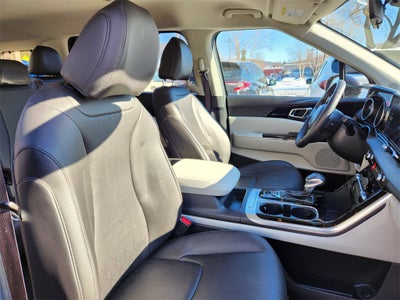 2024 Kia Carnival EX