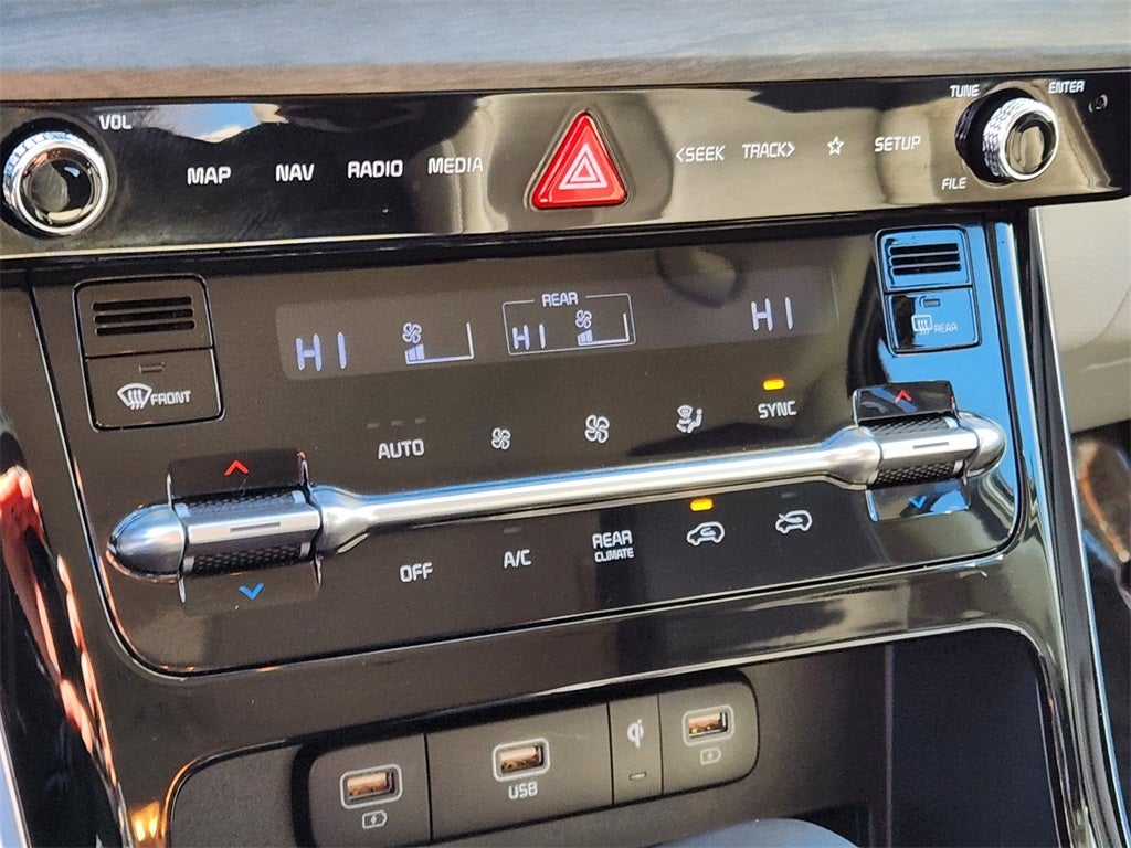 2024 Kia Carnival EX