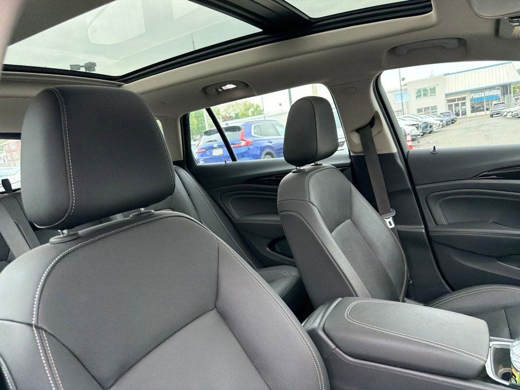 2018 Buick Regal TourX Essence