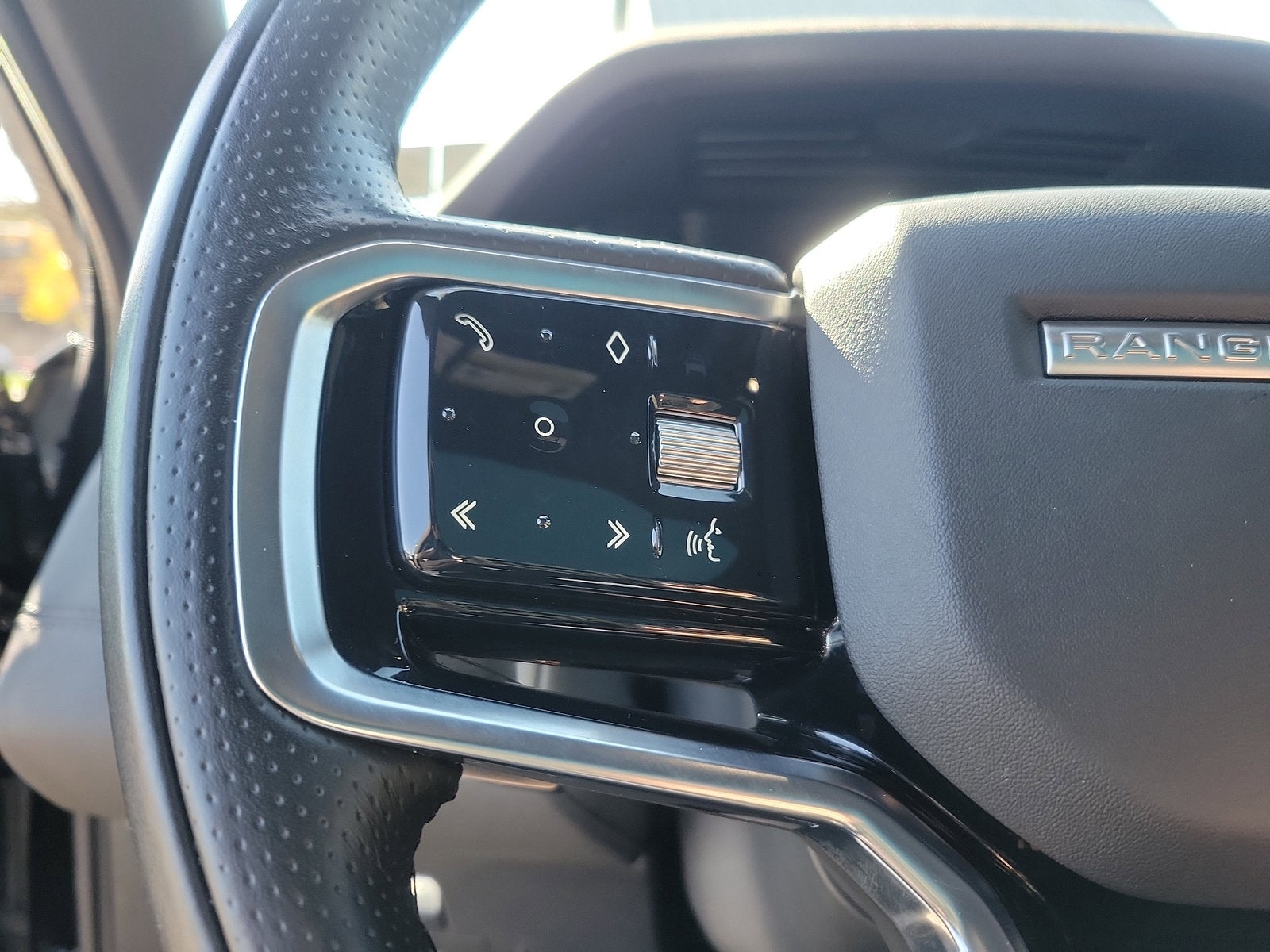 2022 Land Rover Range Rover Evoque R-Dynamic SE