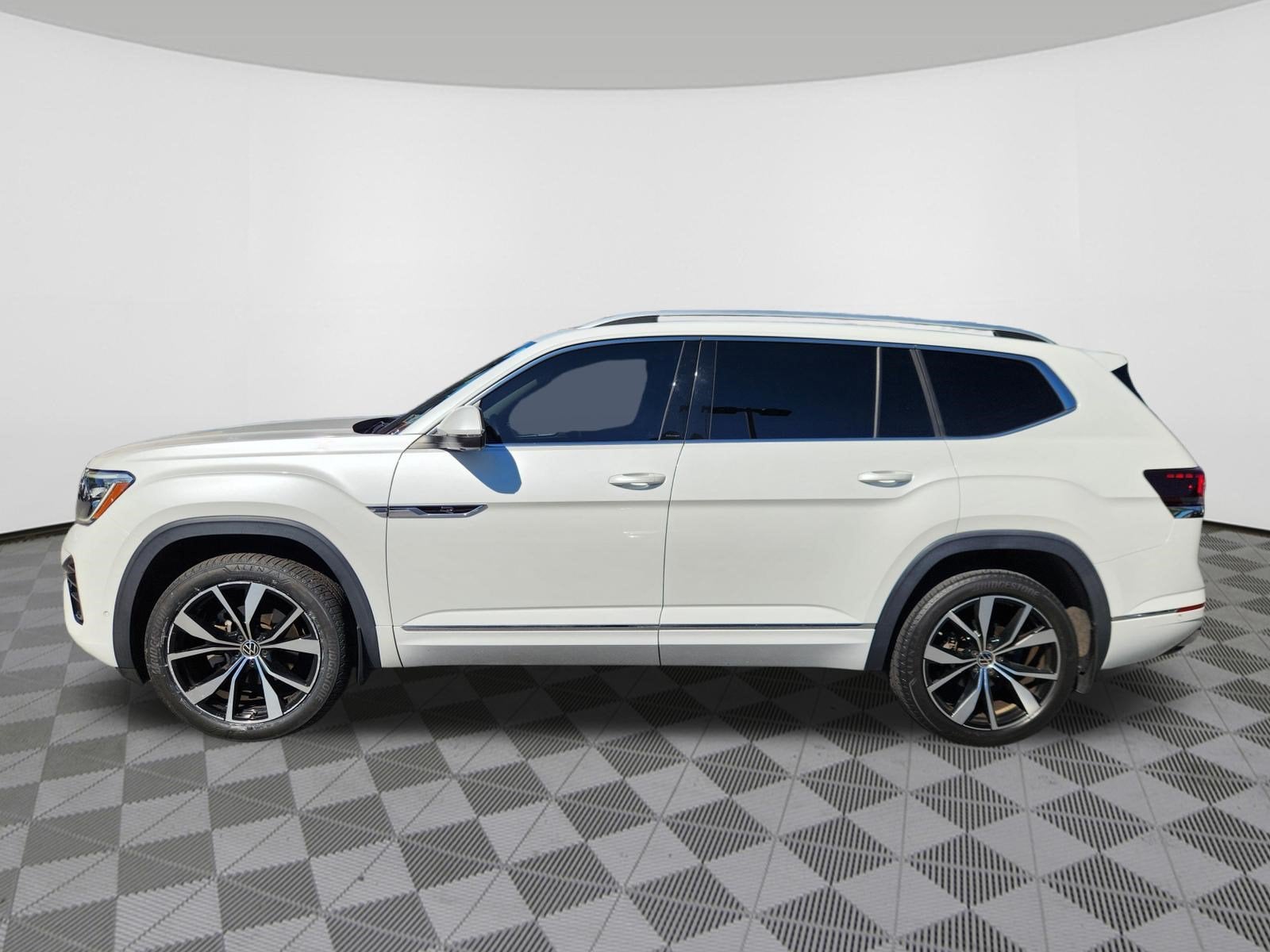 2024 Volkswagen Atlas 2.0T SEL Premium R-Line