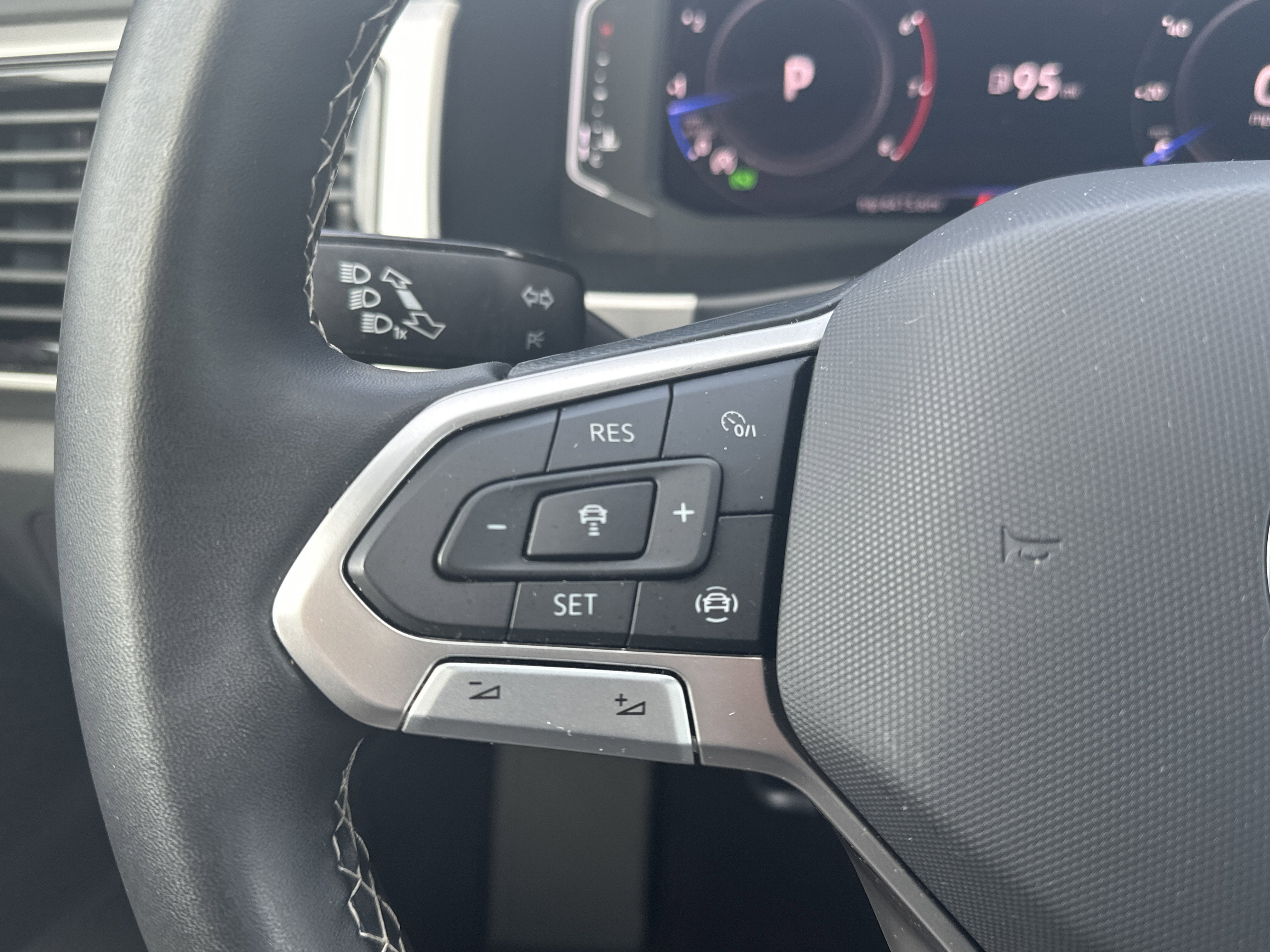 2023 Volkswagen Atlas Cross Sport 3.6L V6 SE w/Technology