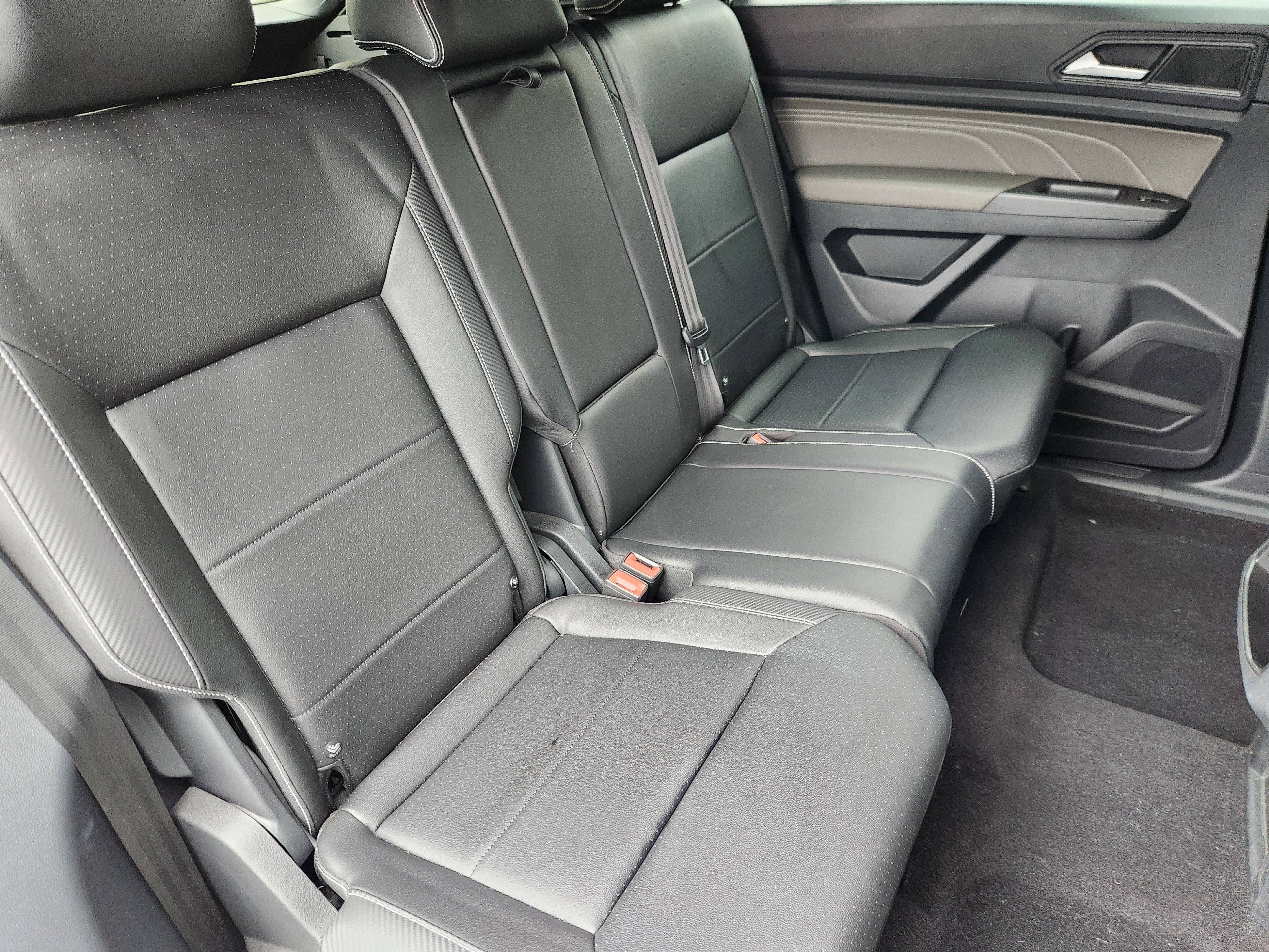 2023 Volkswagen Atlas Cross Sport 2.0T SEL R-Line Black