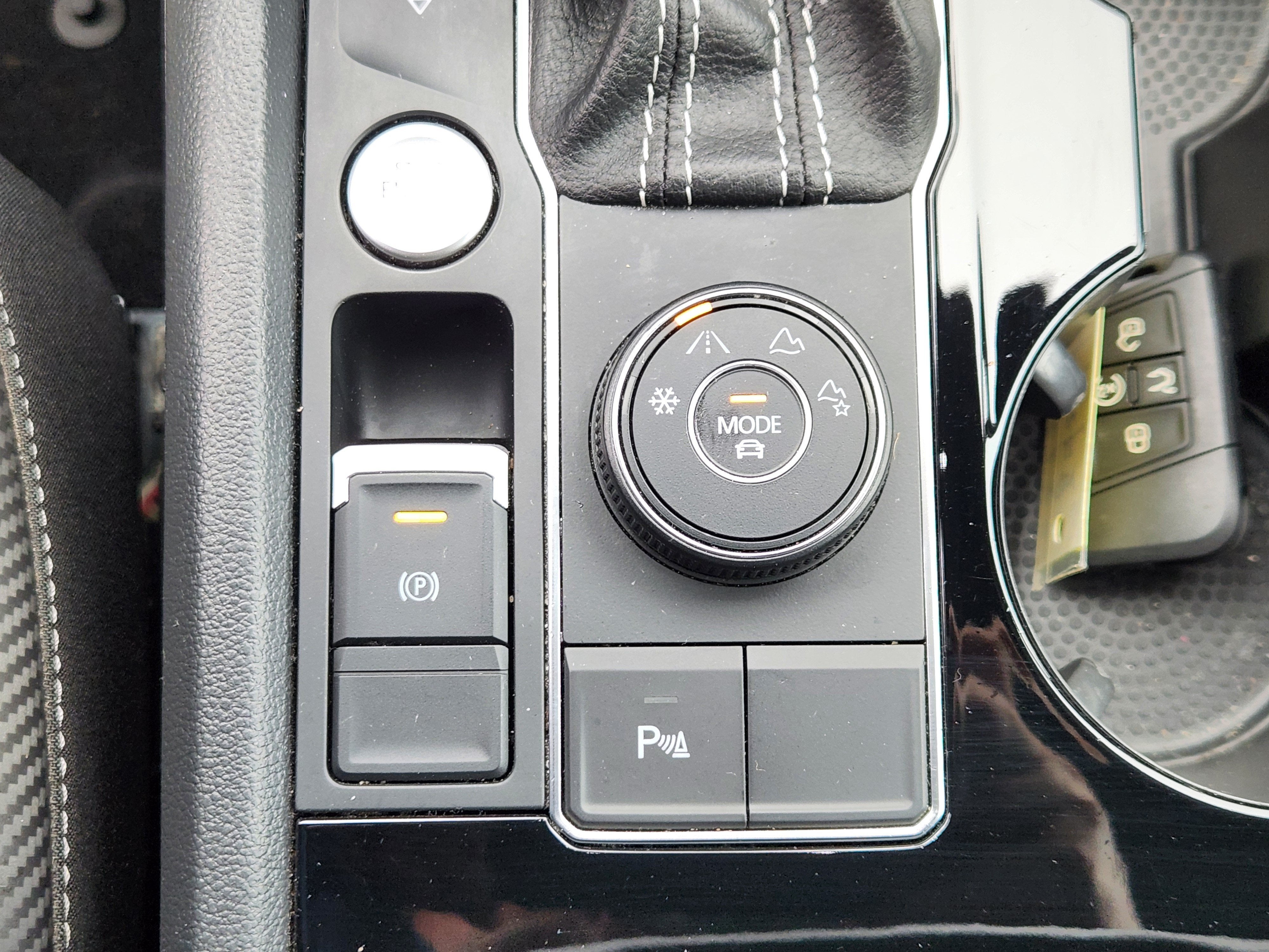 2023 Volkswagen Atlas Cross Sport 2.0T SEL R-Line Black