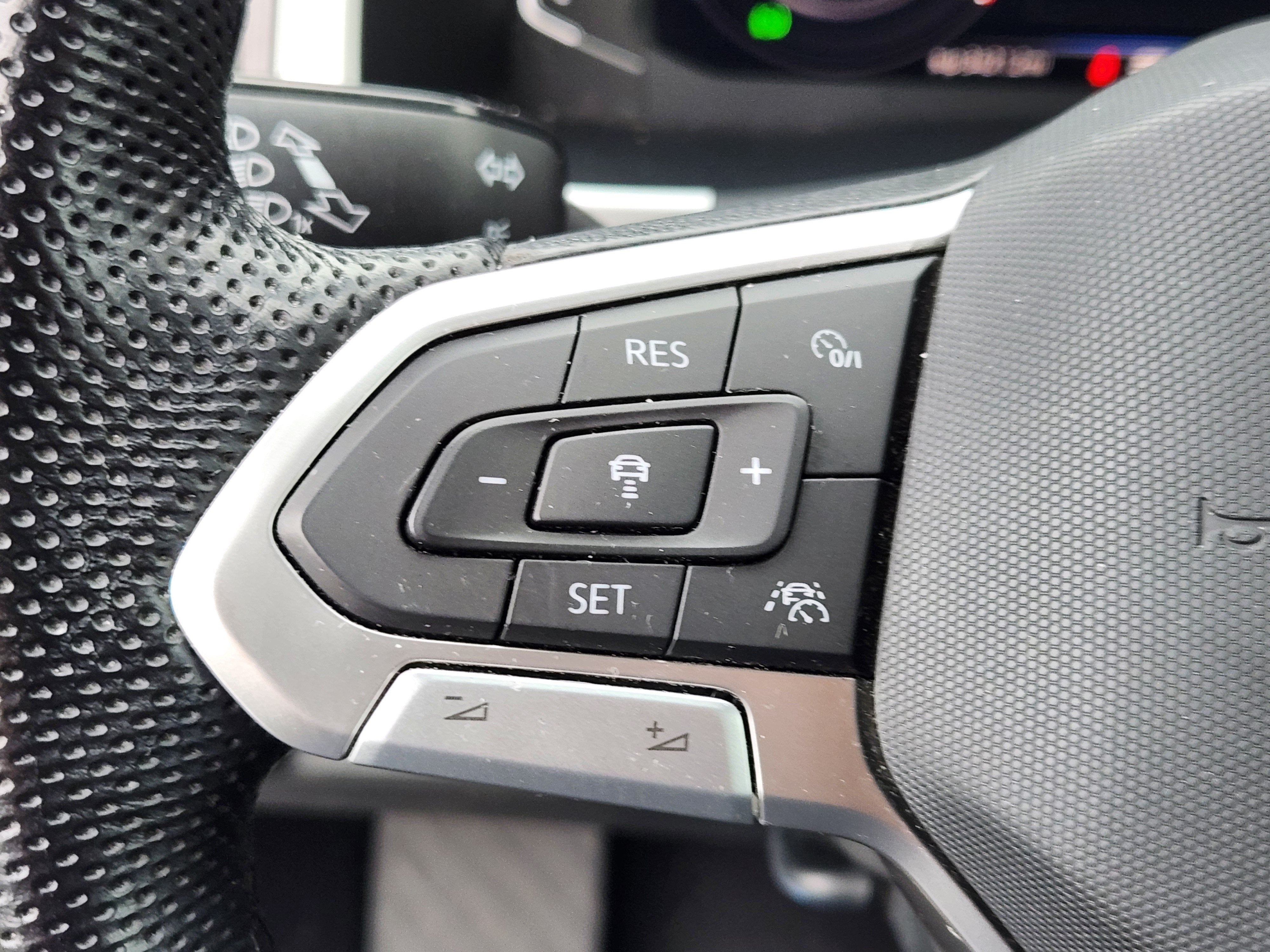 2023 Volkswagen Atlas Cross Sport 2.0T SEL R-Line Black