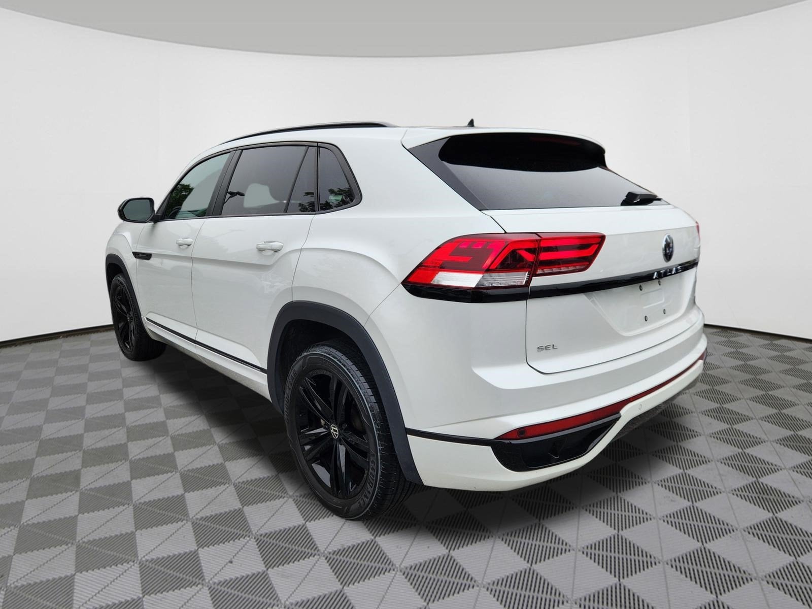 2023 Volkswagen Atlas Cross Sport 2.0T SEL R-Line Black