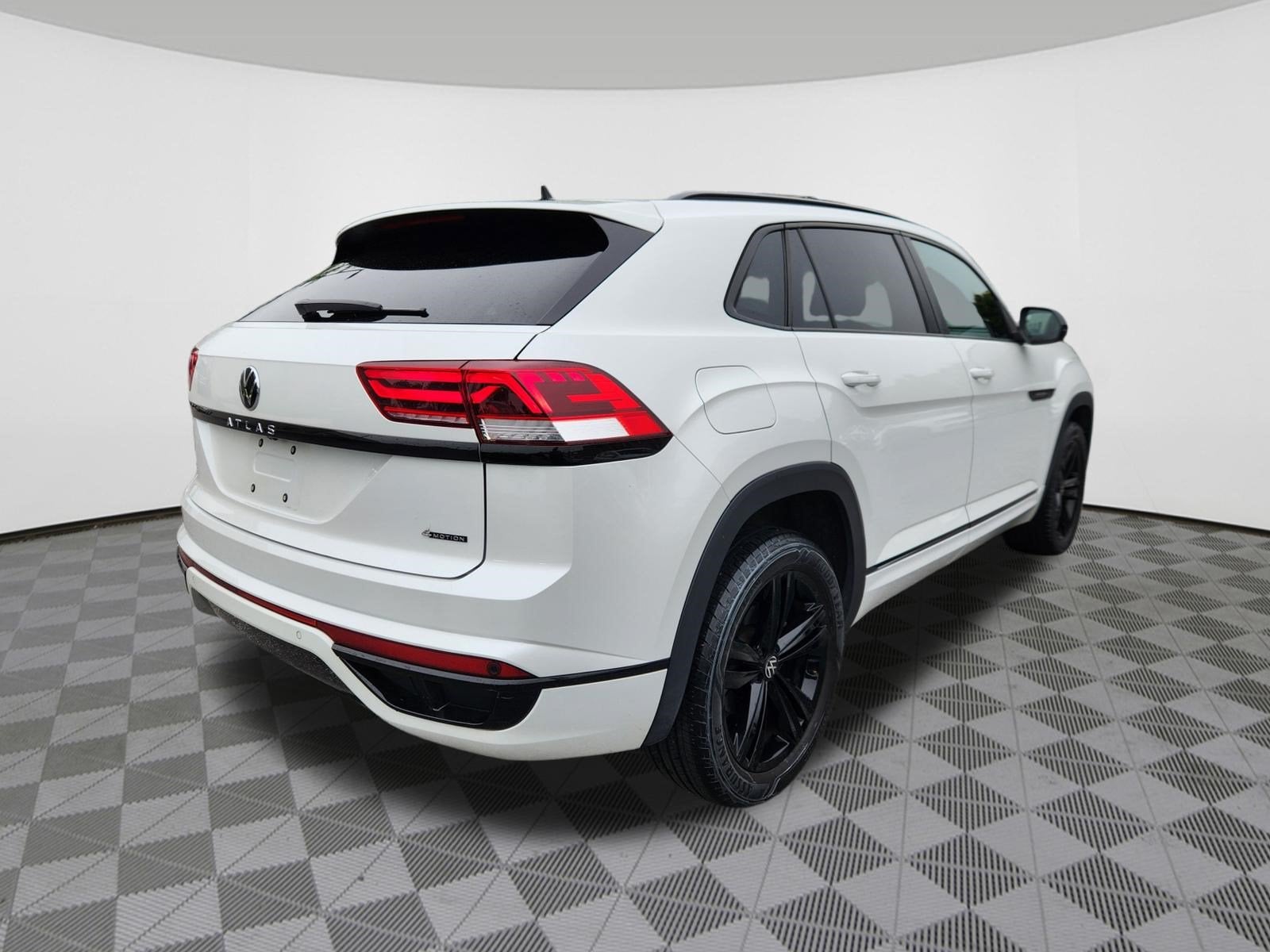 2023 Volkswagen Atlas Cross Sport 2.0T SEL R-Line Black