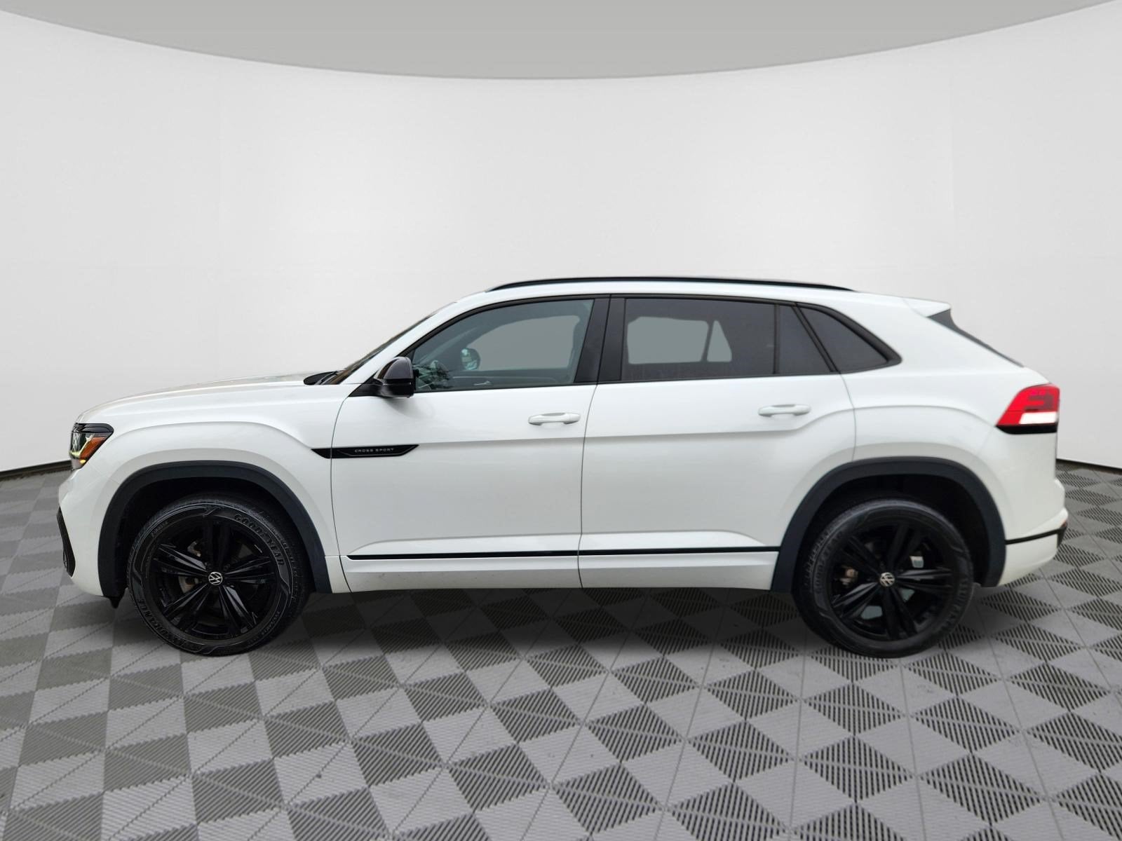 2023 Volkswagen Atlas Cross Sport 2.0T SEL R-Line Black