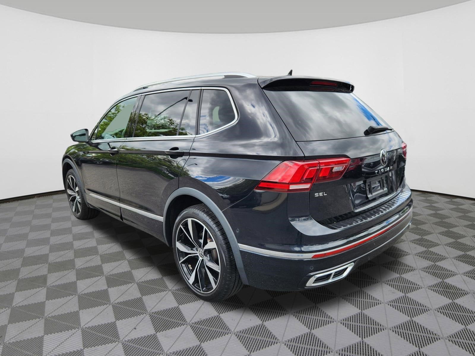 2023 Volkswagen Tiguan SEL R-Line