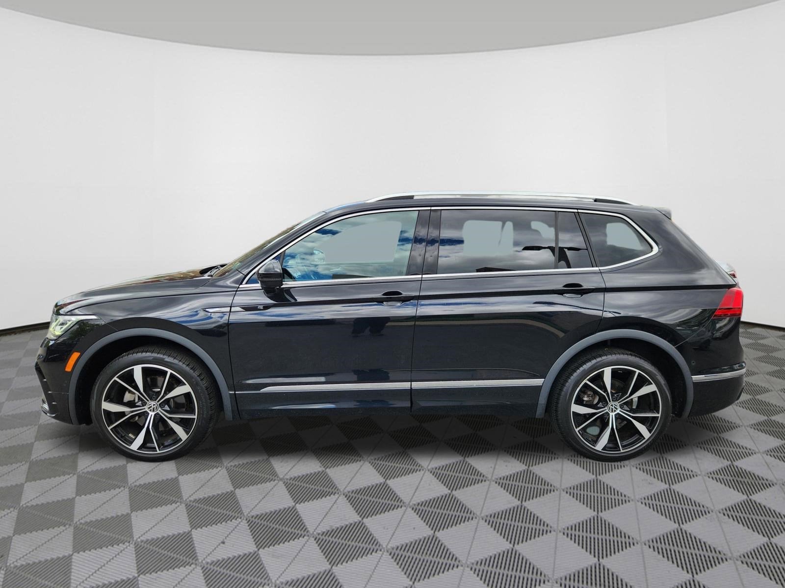 2023 Volkswagen Tiguan SEL R-Line