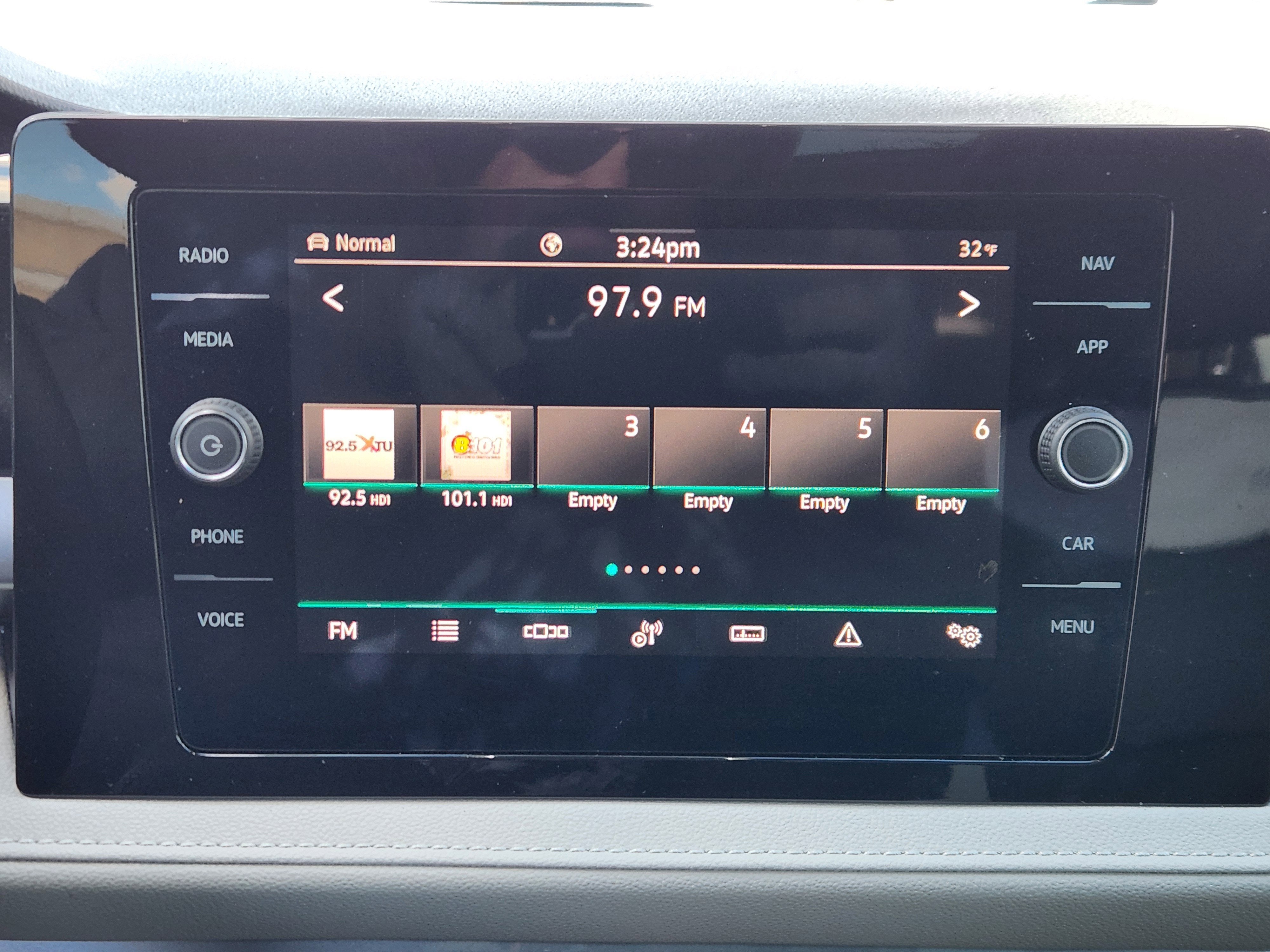 2025 Volkswagen Taos SEL