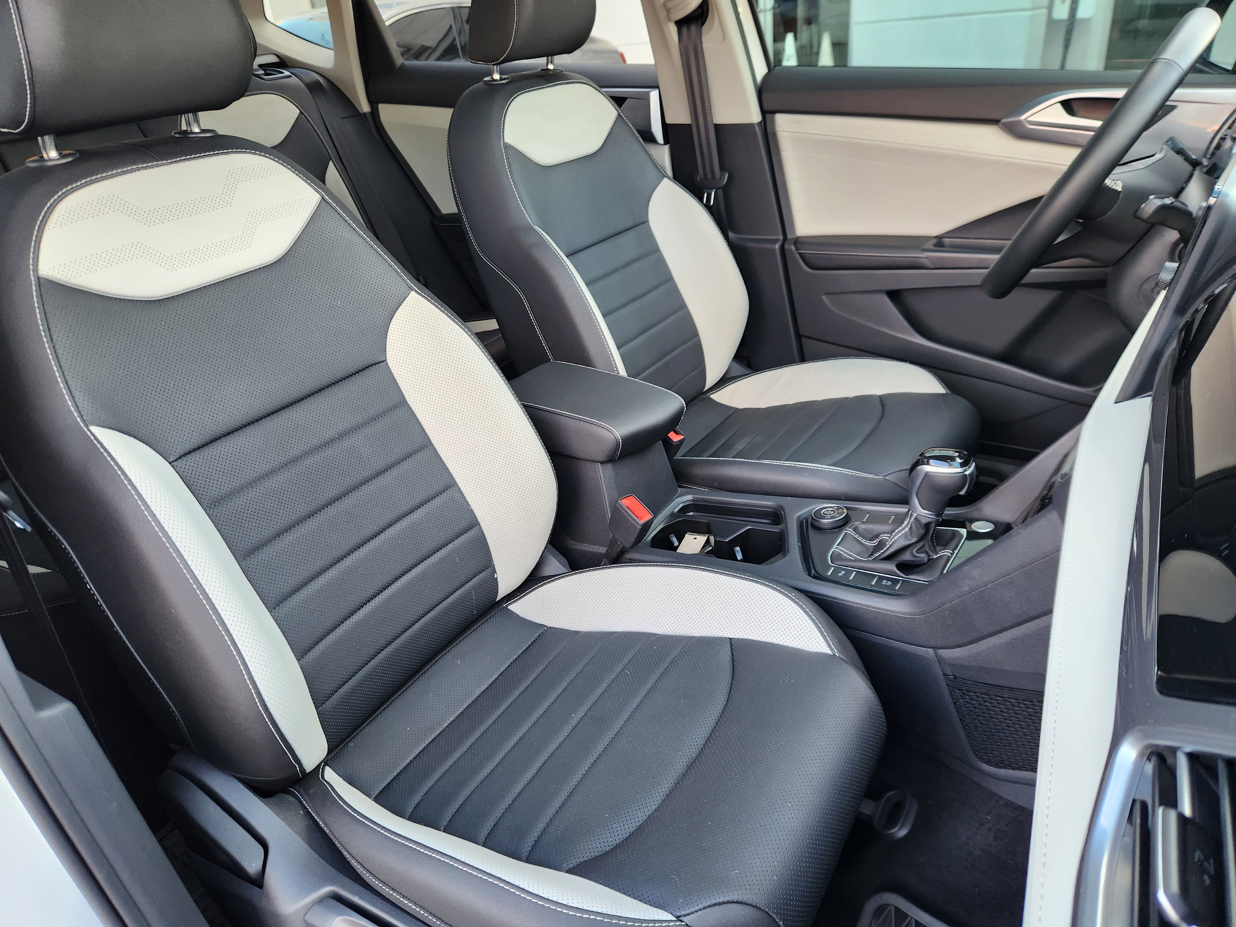 2025 Volkswagen Taos SEL