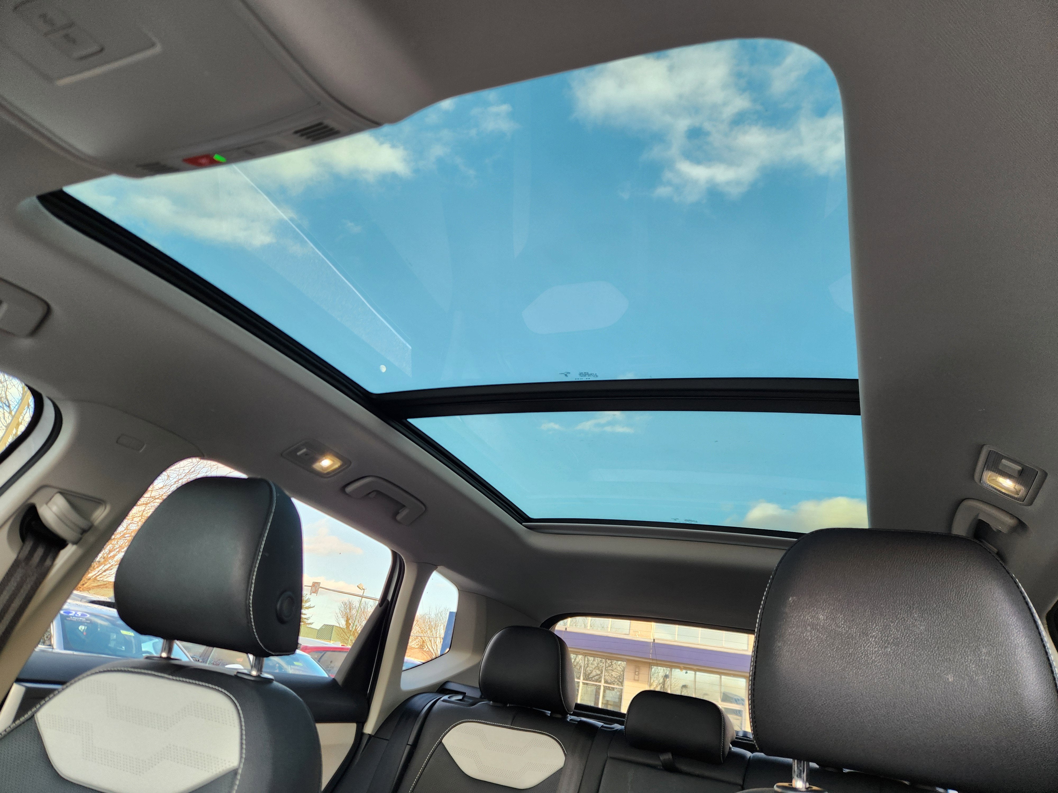 2025 Volkswagen Taos SEL