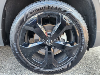 2025 Volkswagen Taos SEL