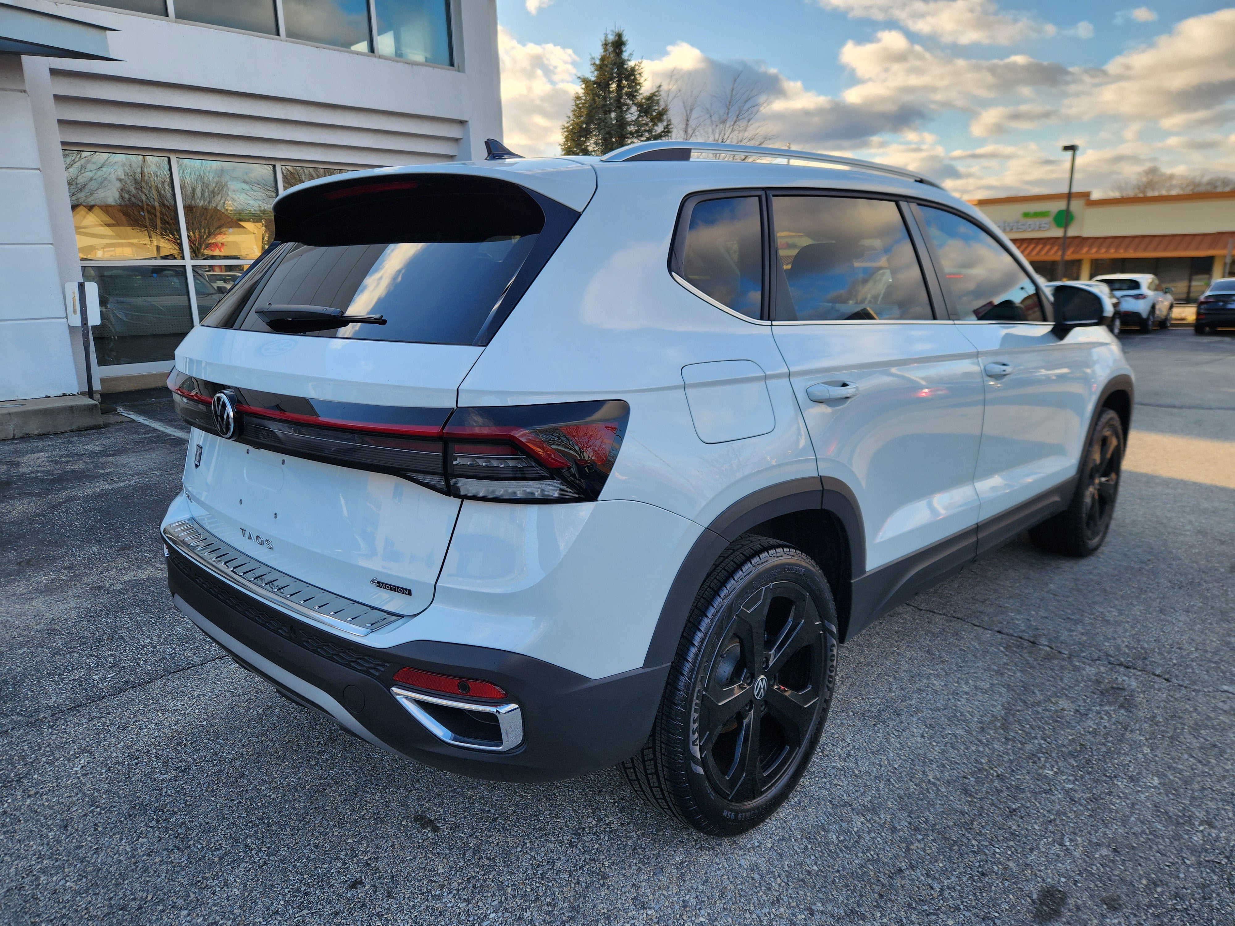 2025 Volkswagen Taos SEL