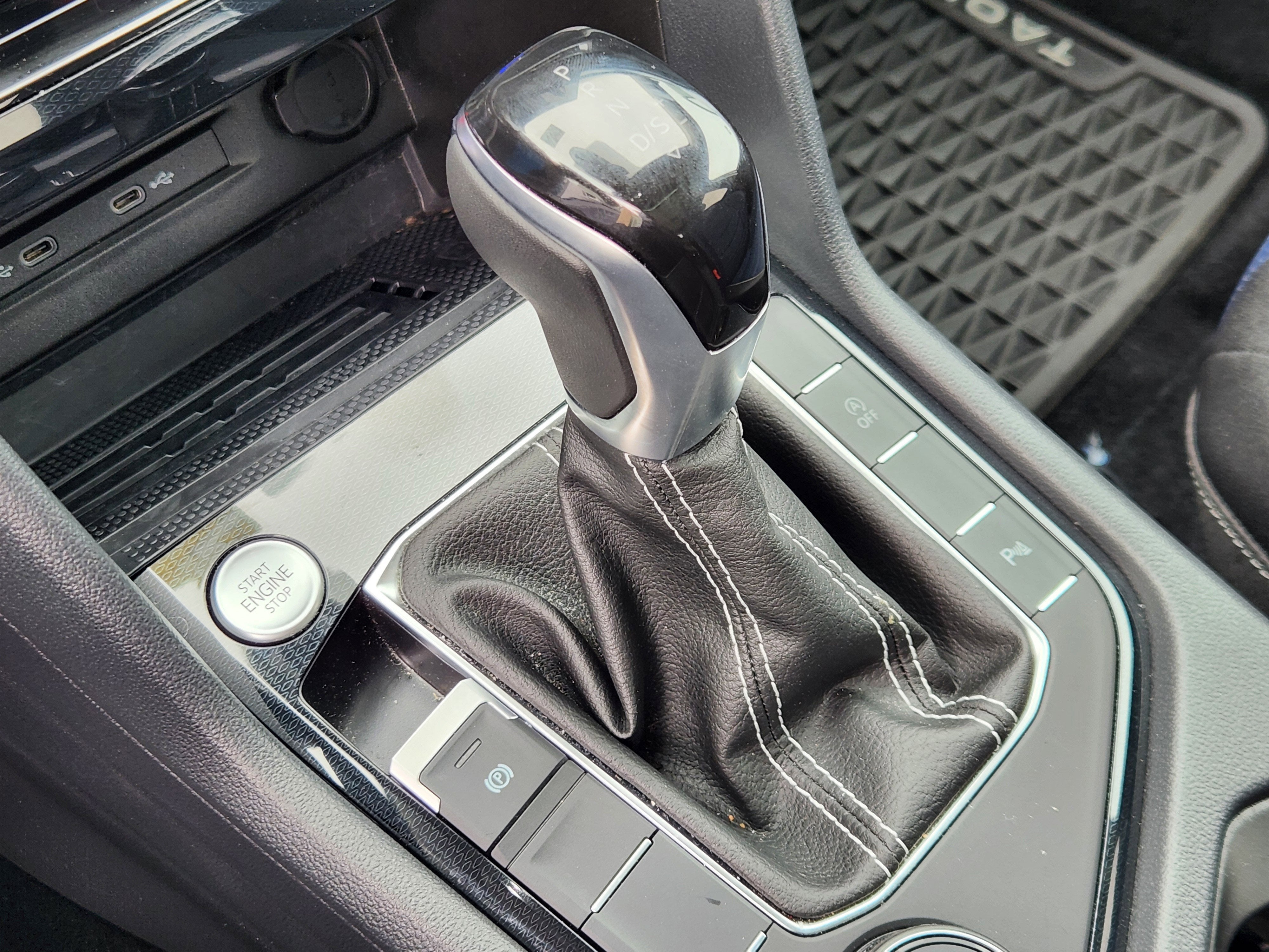 2025 Volkswagen Taos SEL