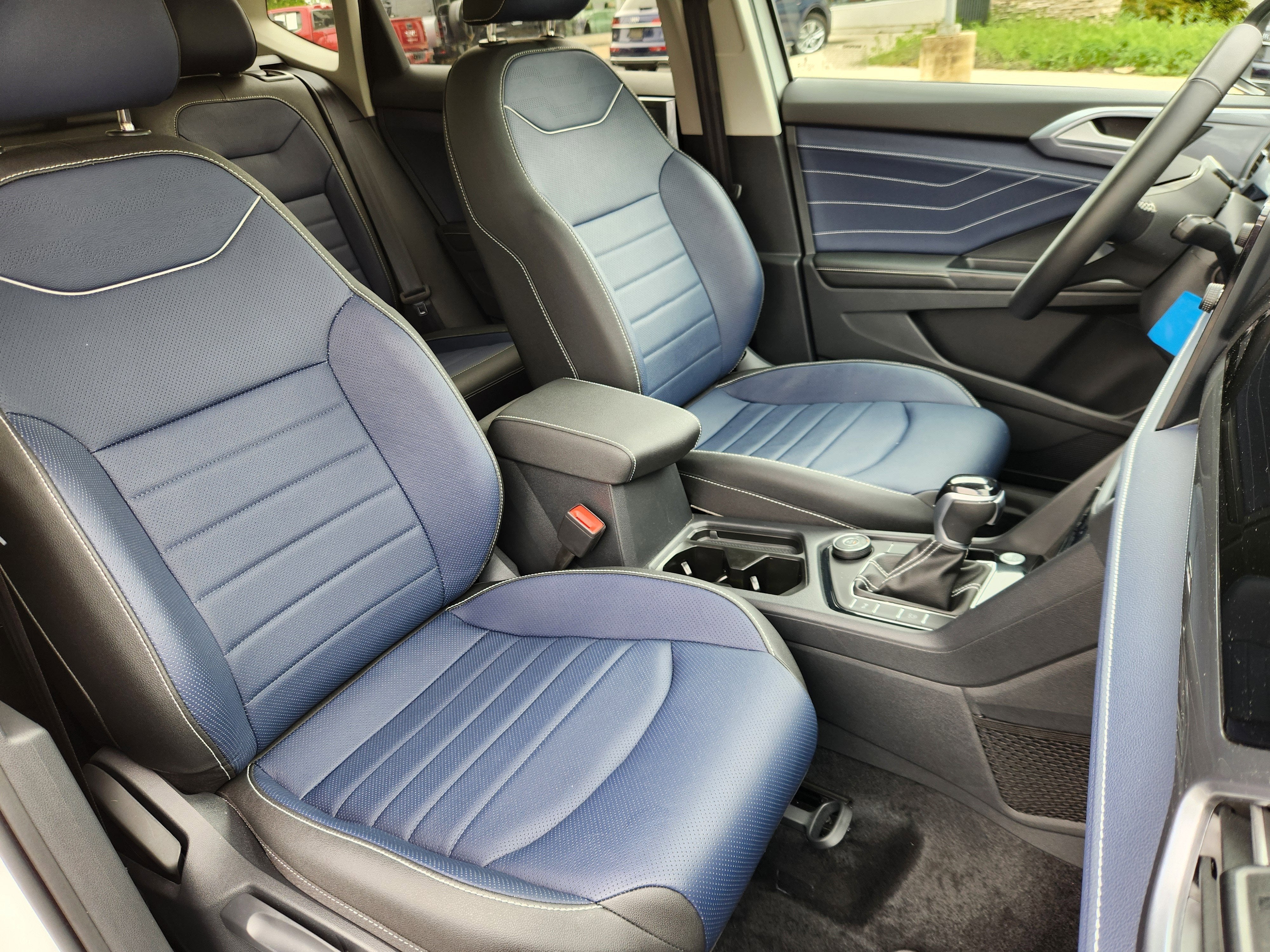 2025 Volkswagen Taos SEL