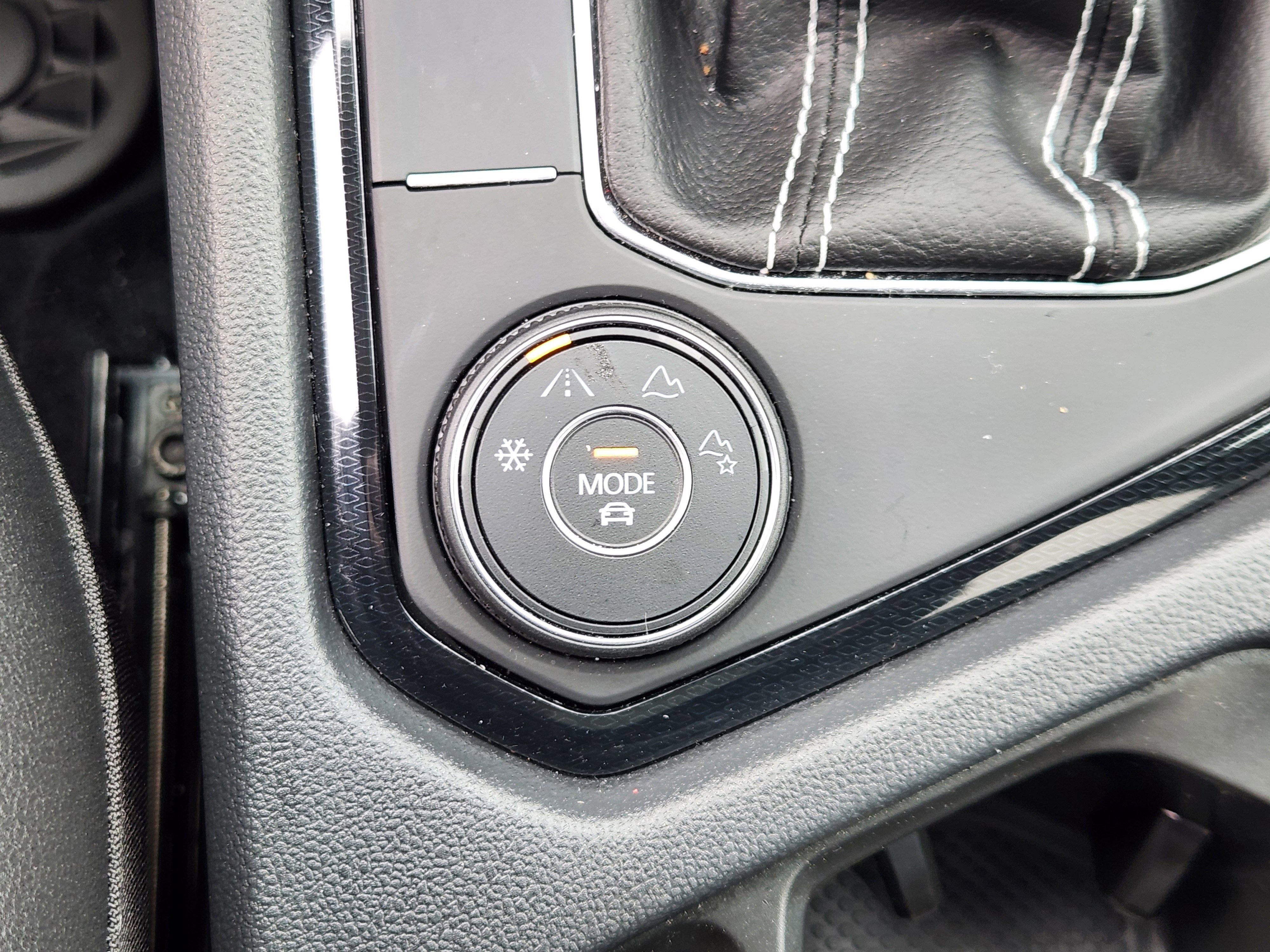 2025 Volkswagen Taos SEL