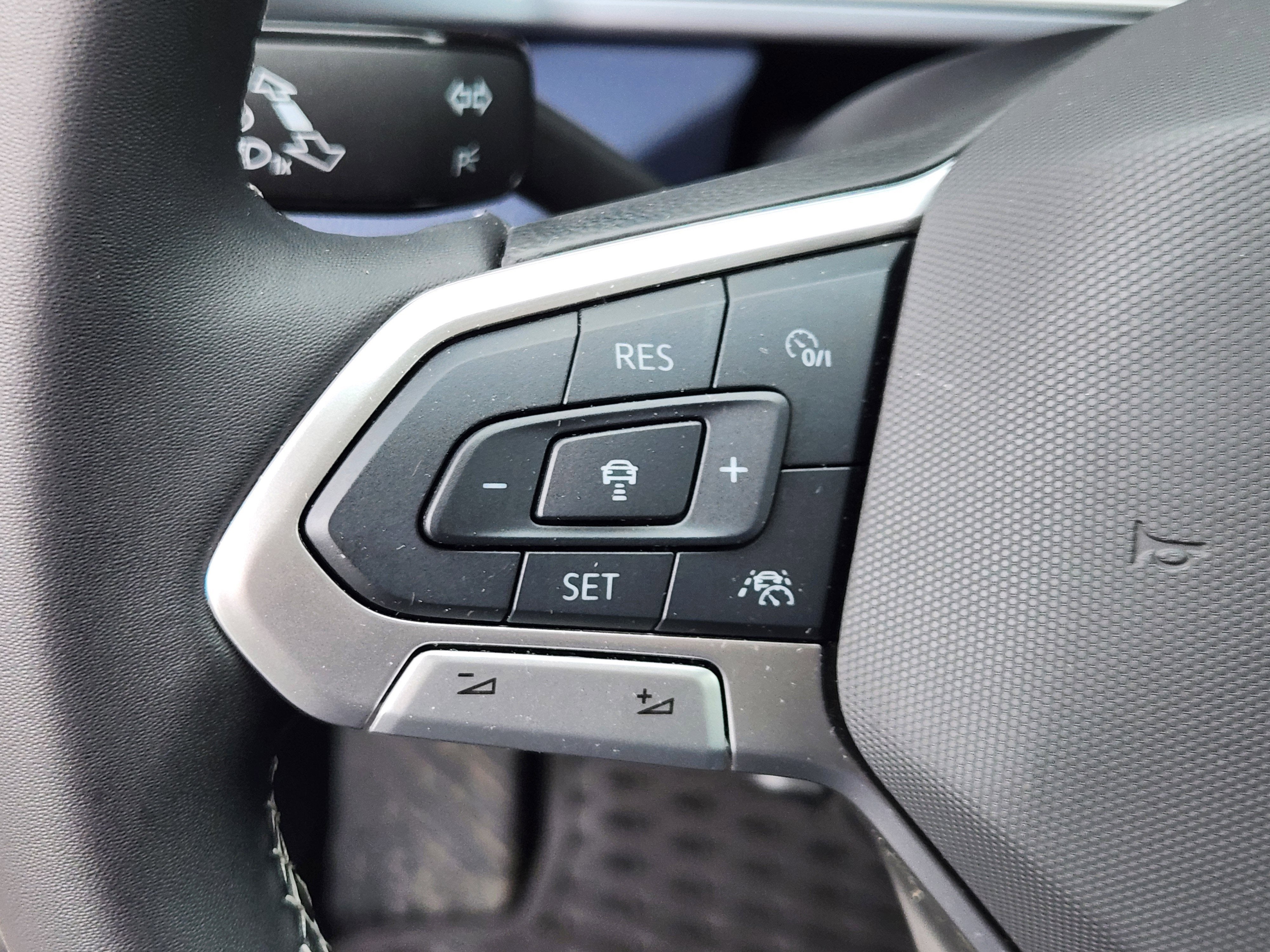 2025 Volkswagen Taos SEL