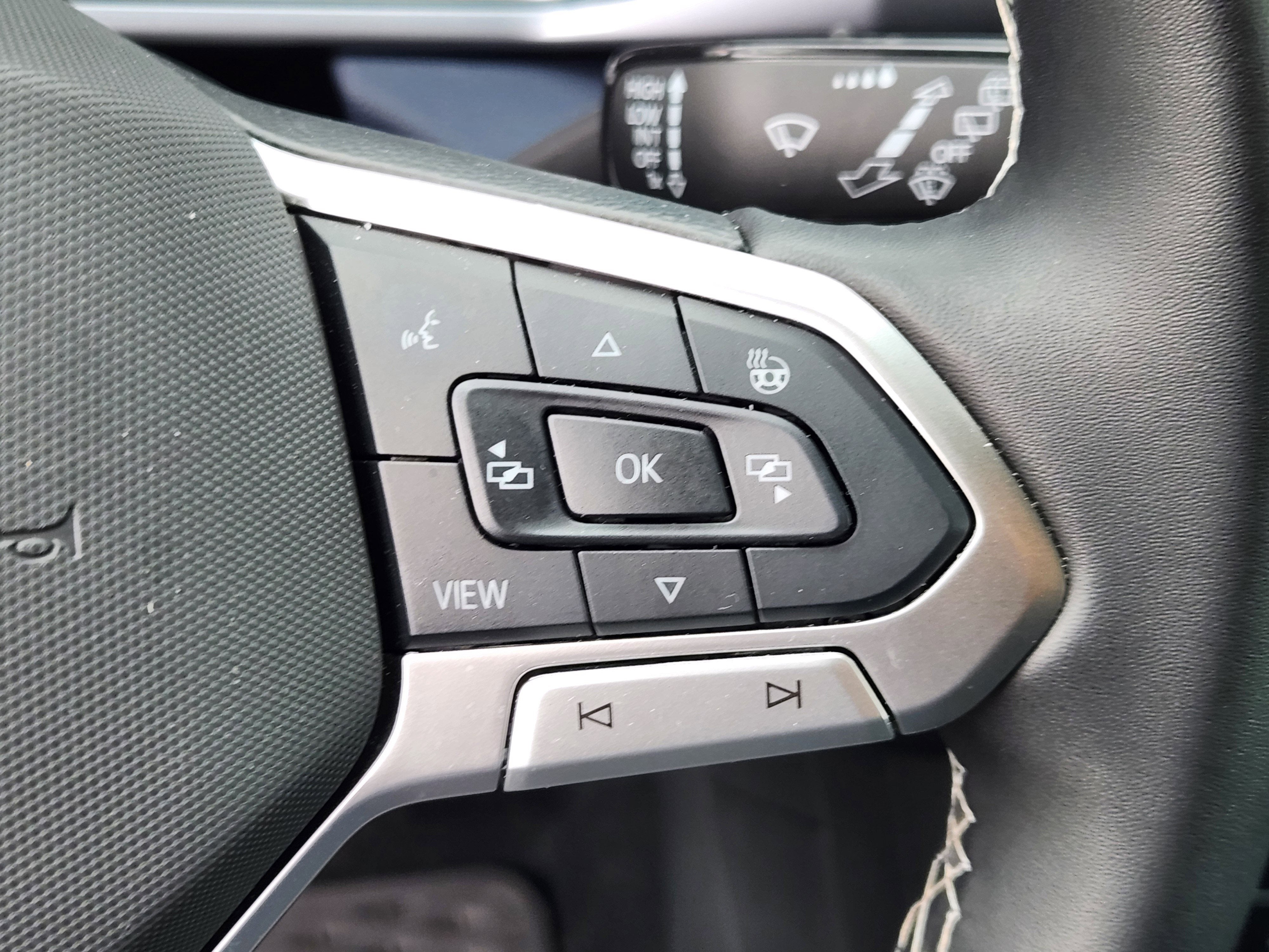 2025 Volkswagen Taos SEL