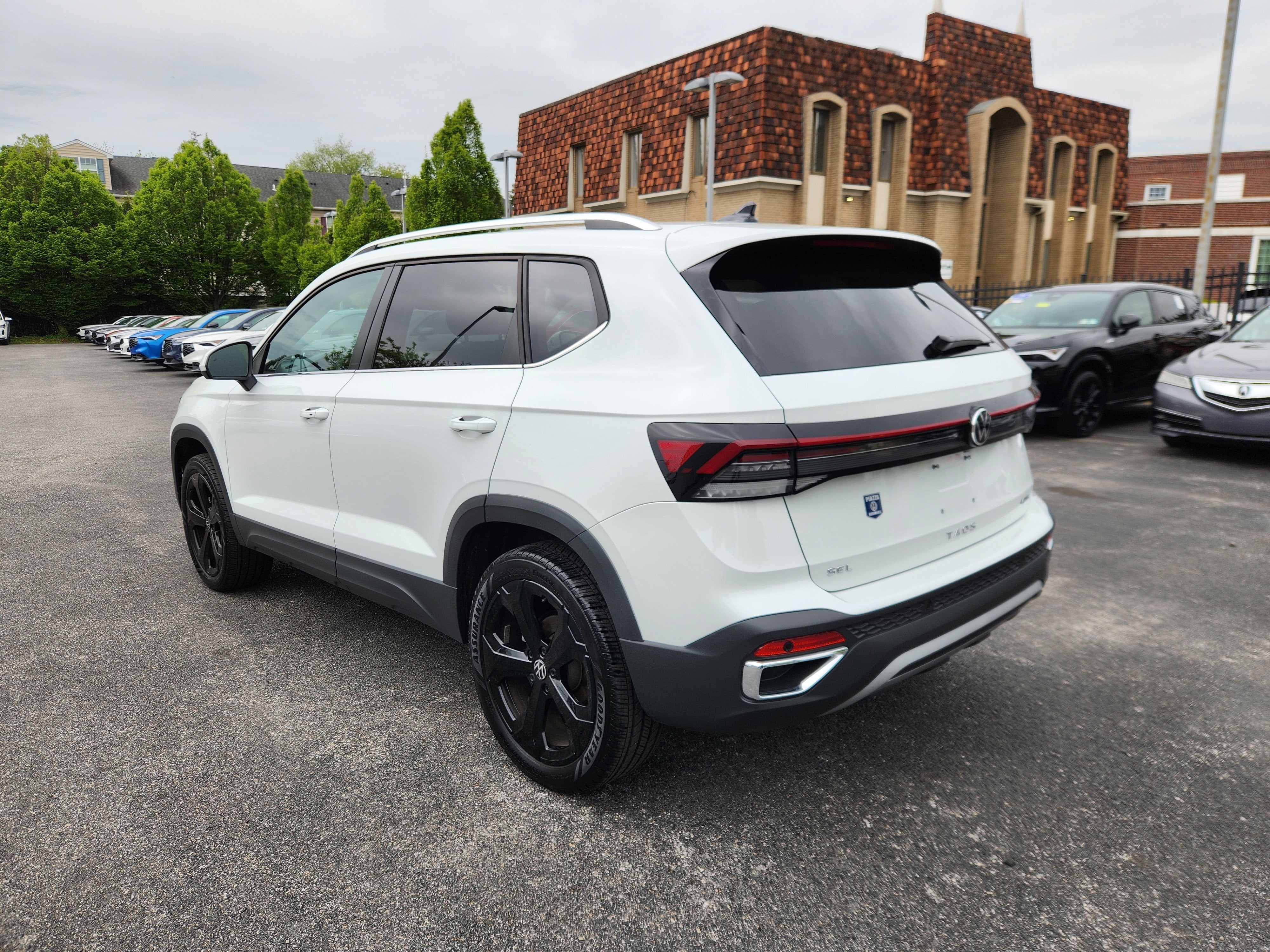 2025 Volkswagen Taos SEL