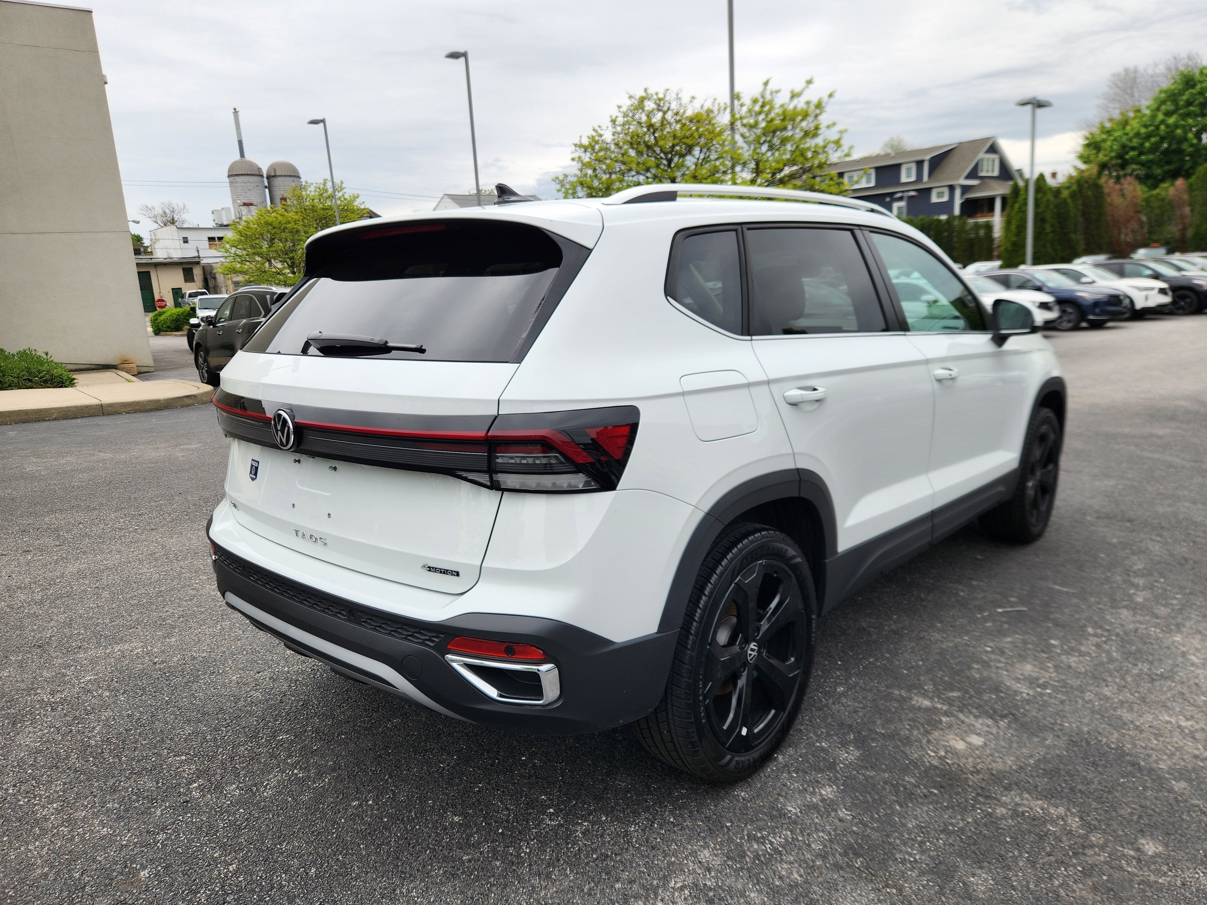 2025 Volkswagen Taos SEL