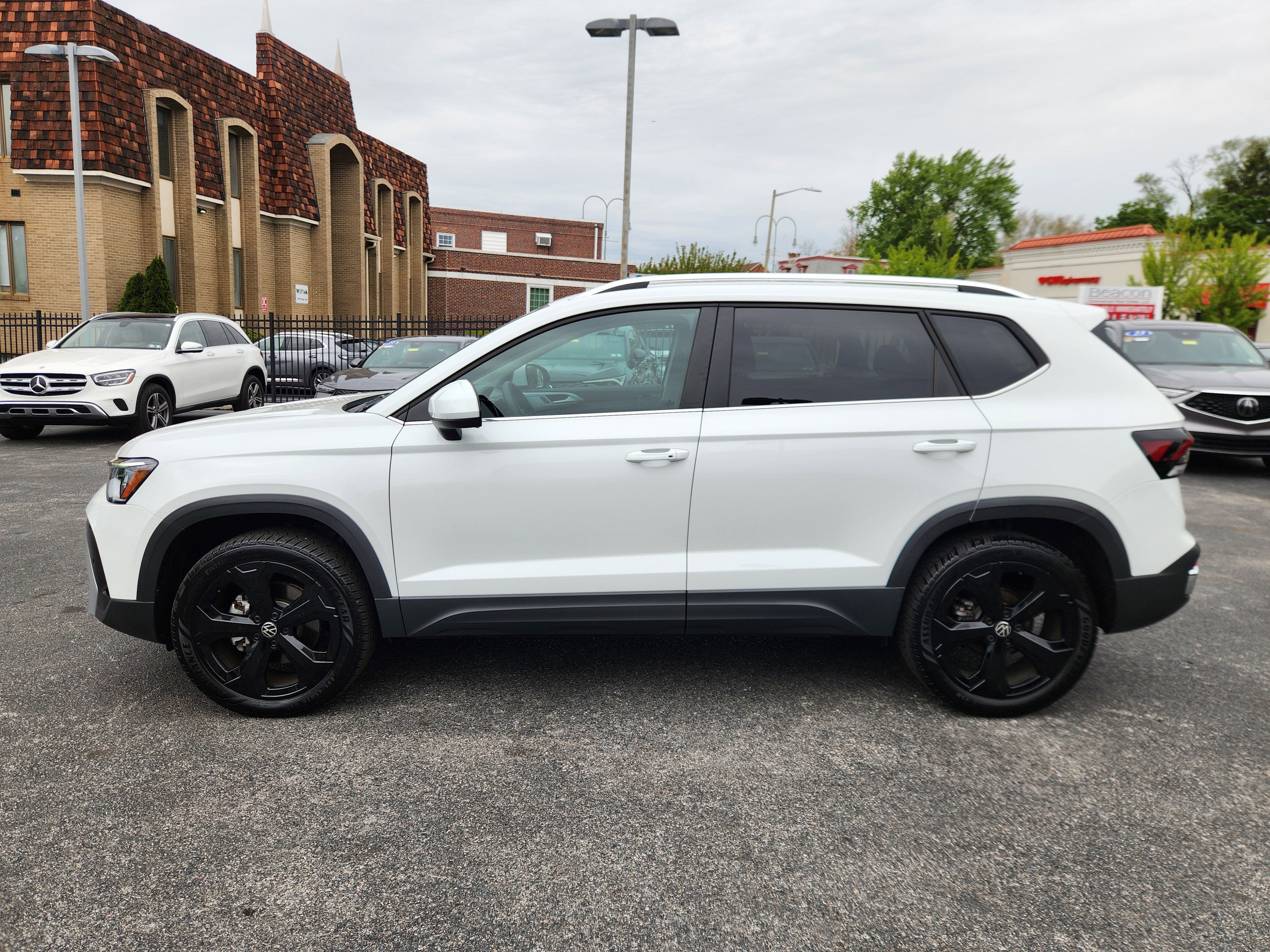 2025 Volkswagen Taos SEL