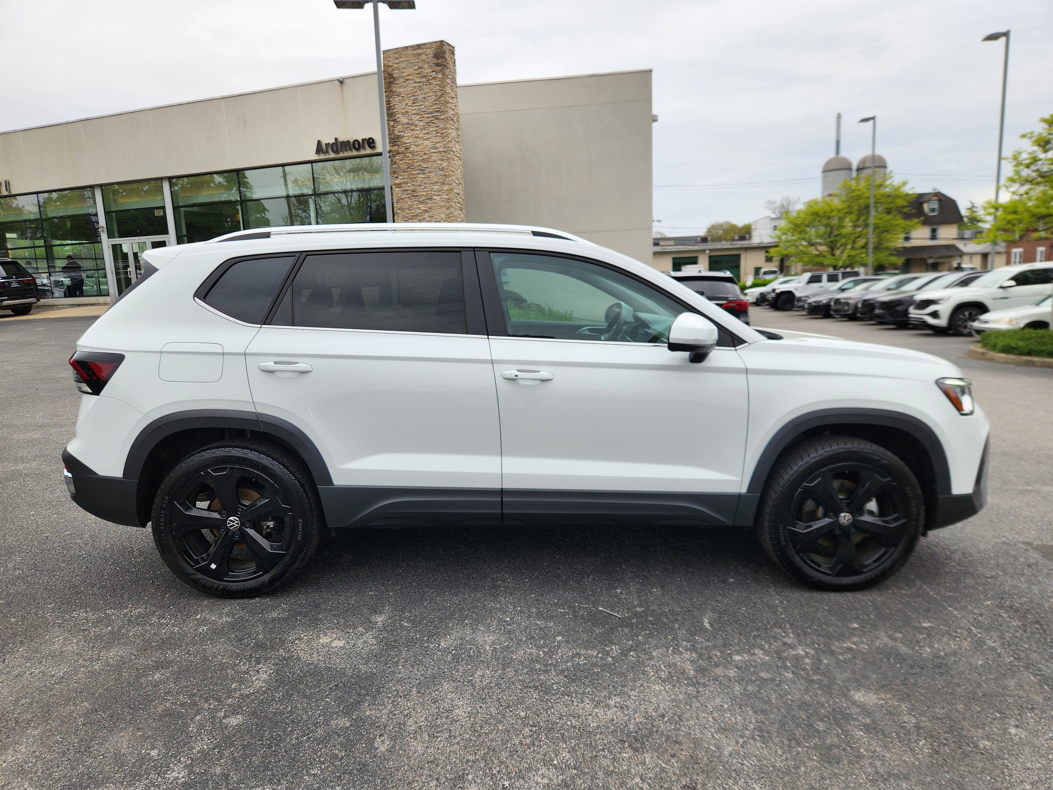 2025 Volkswagen Taos SEL