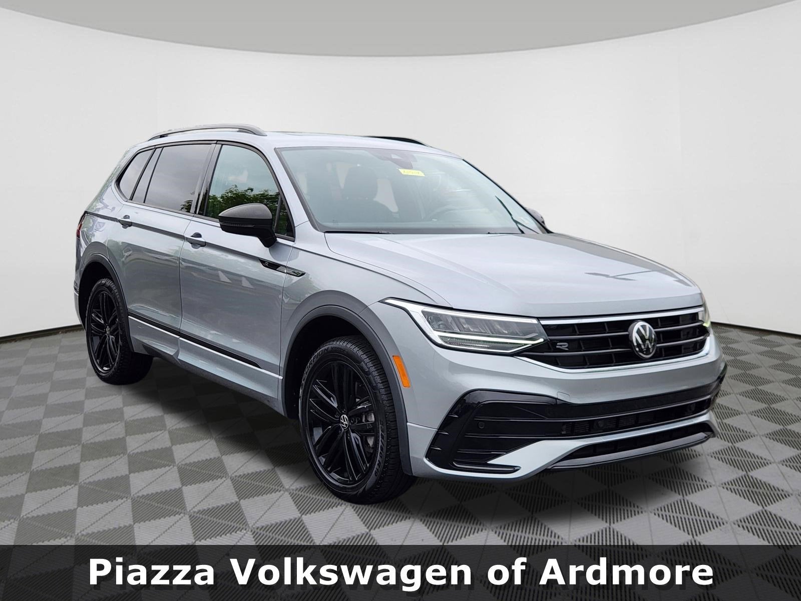 2022 Volkswagen Tiguan SE R-Line Black