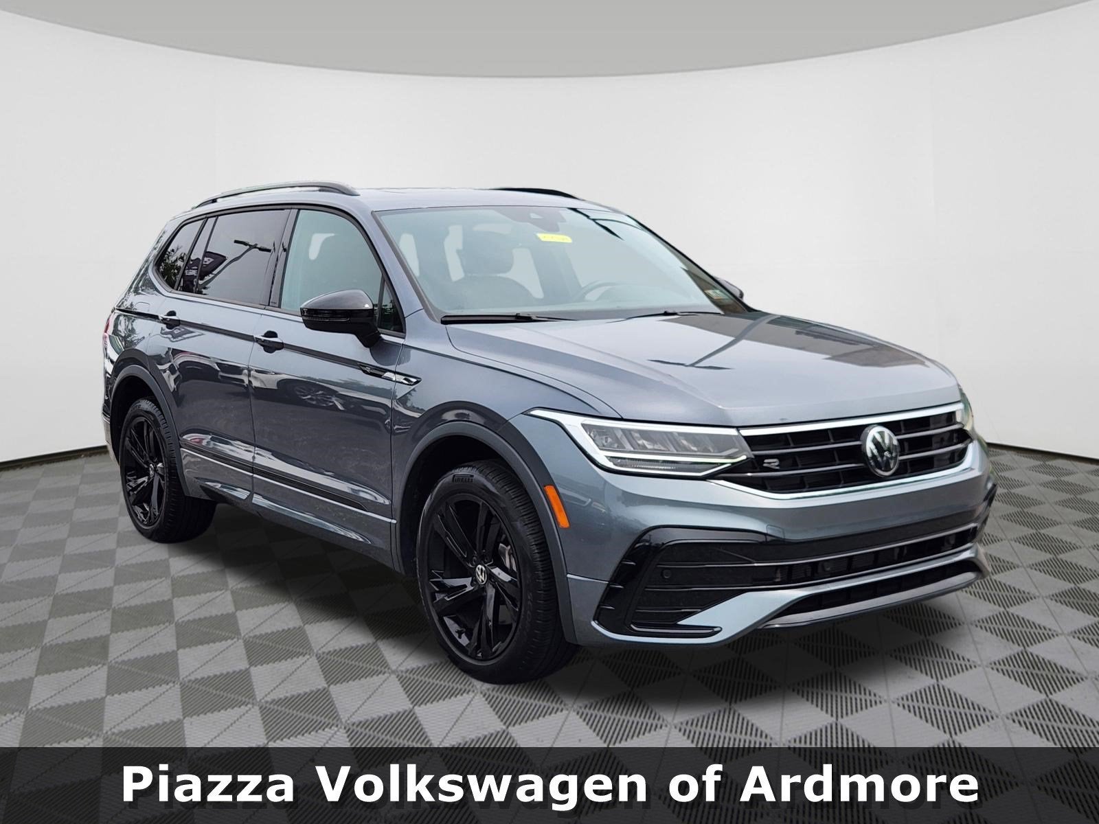 2024 Volkswagen Tiguan SE R-Line Black