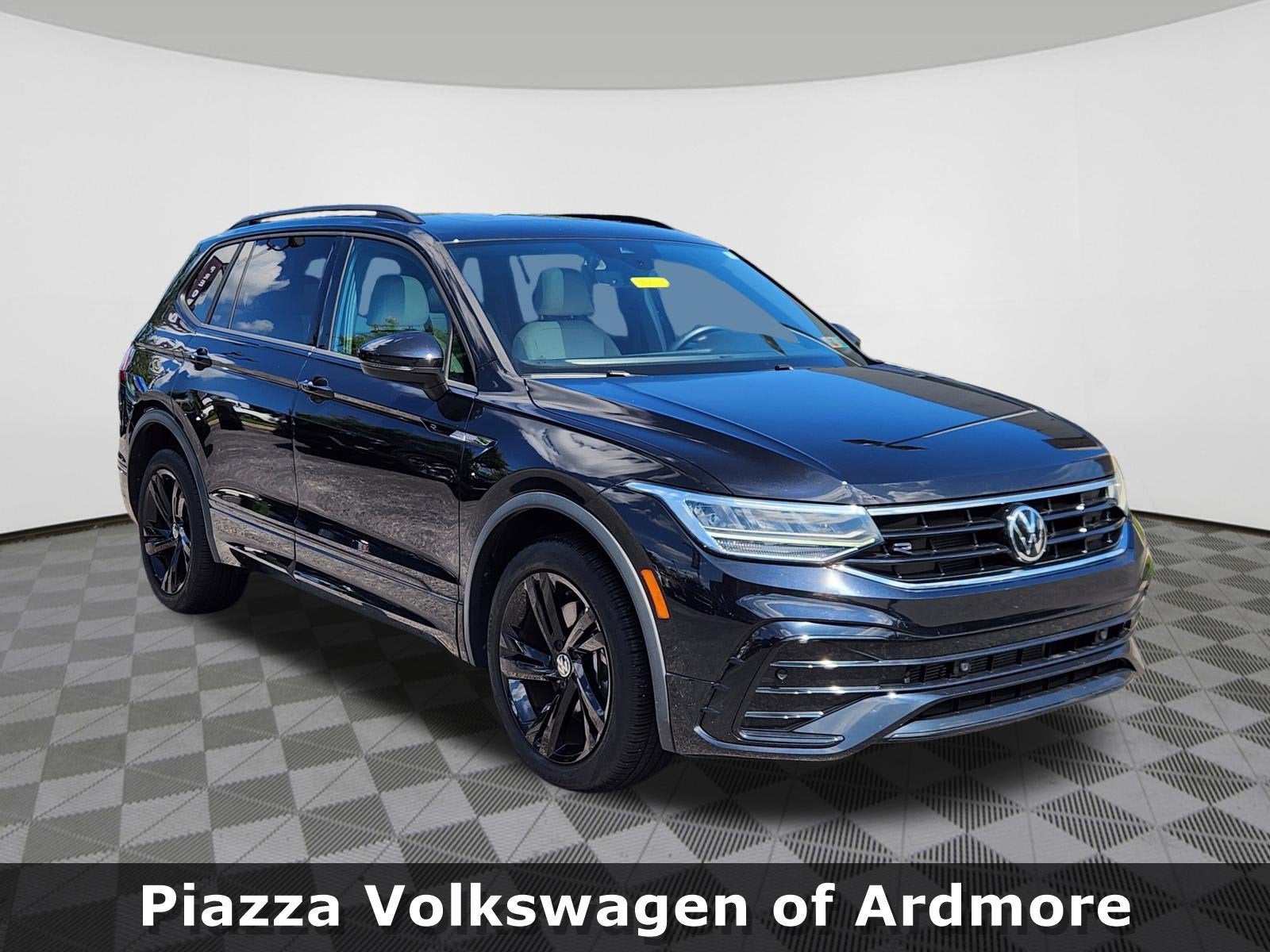 2023 Volkswagen Tiguan SE R-Line Black