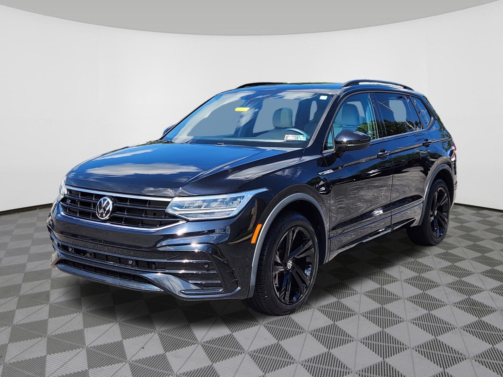 2023 Volkswagen Tiguan SE R-Line Black