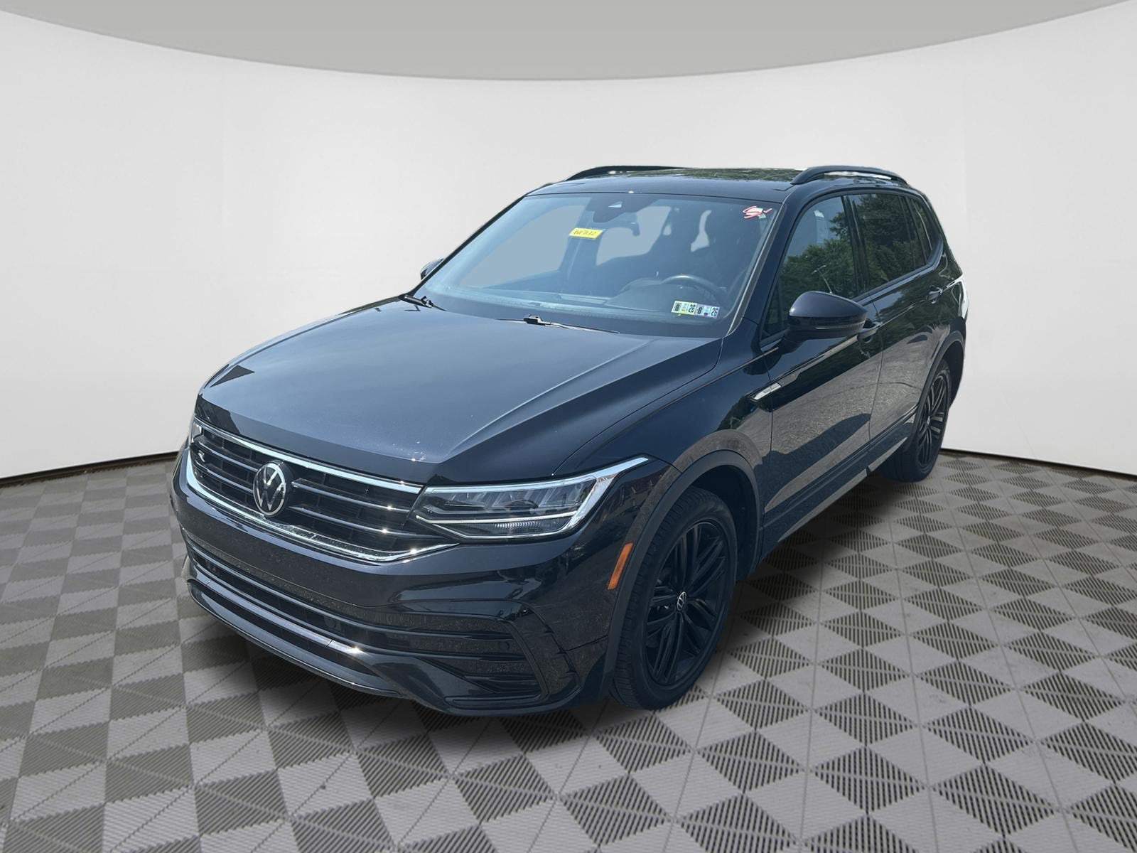 2022 Volkswagen Tiguan SE R-Line Black