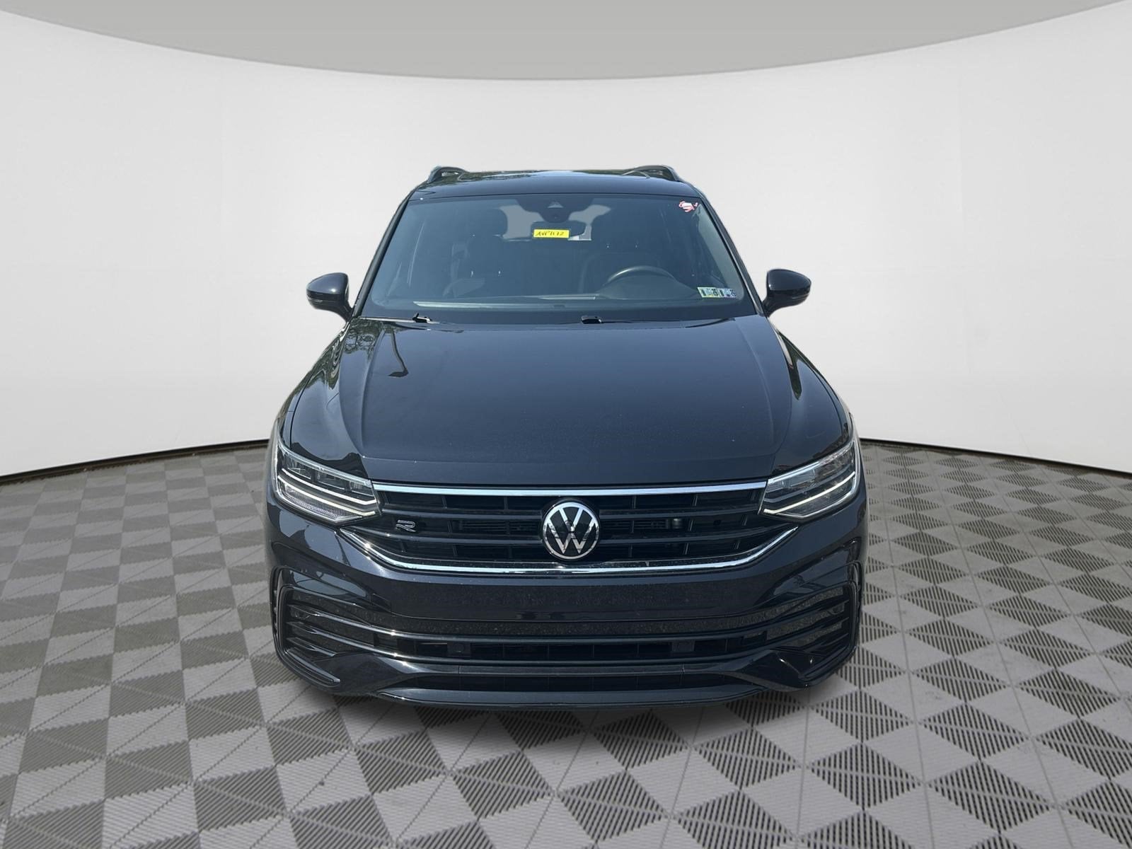 2022 Volkswagen Tiguan SE R-Line Black