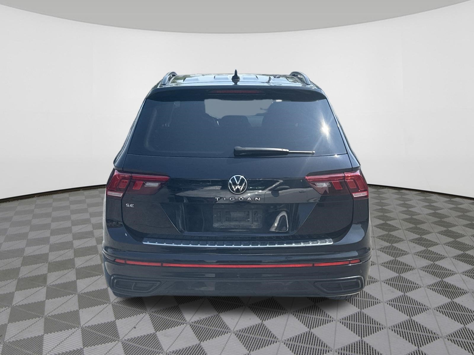 2022 Volkswagen Tiguan SE R-Line Black