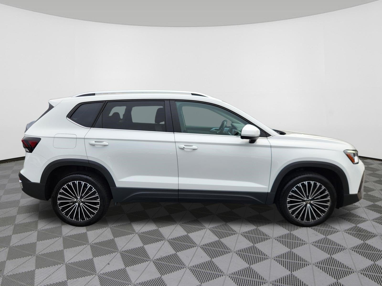 2025 Volkswagen Taos SE