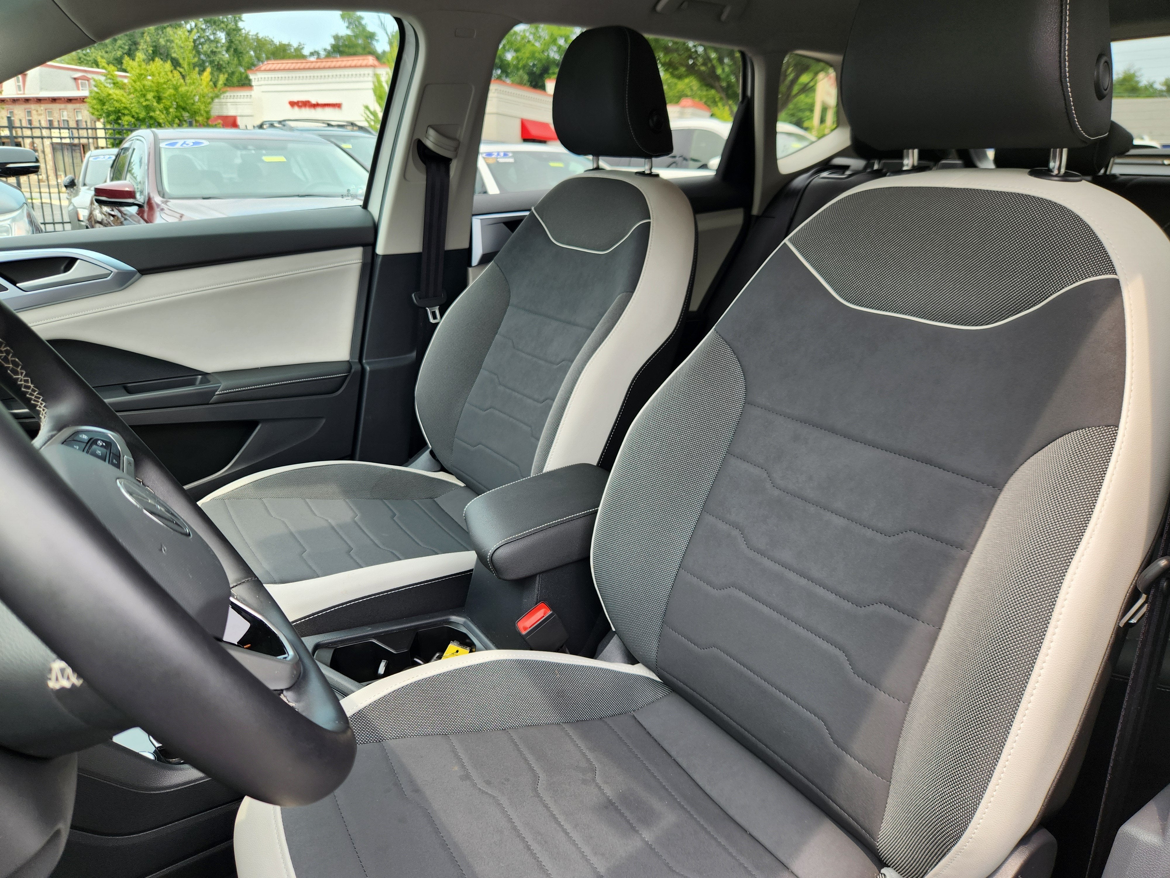 2025 Volkswagen Taos SE