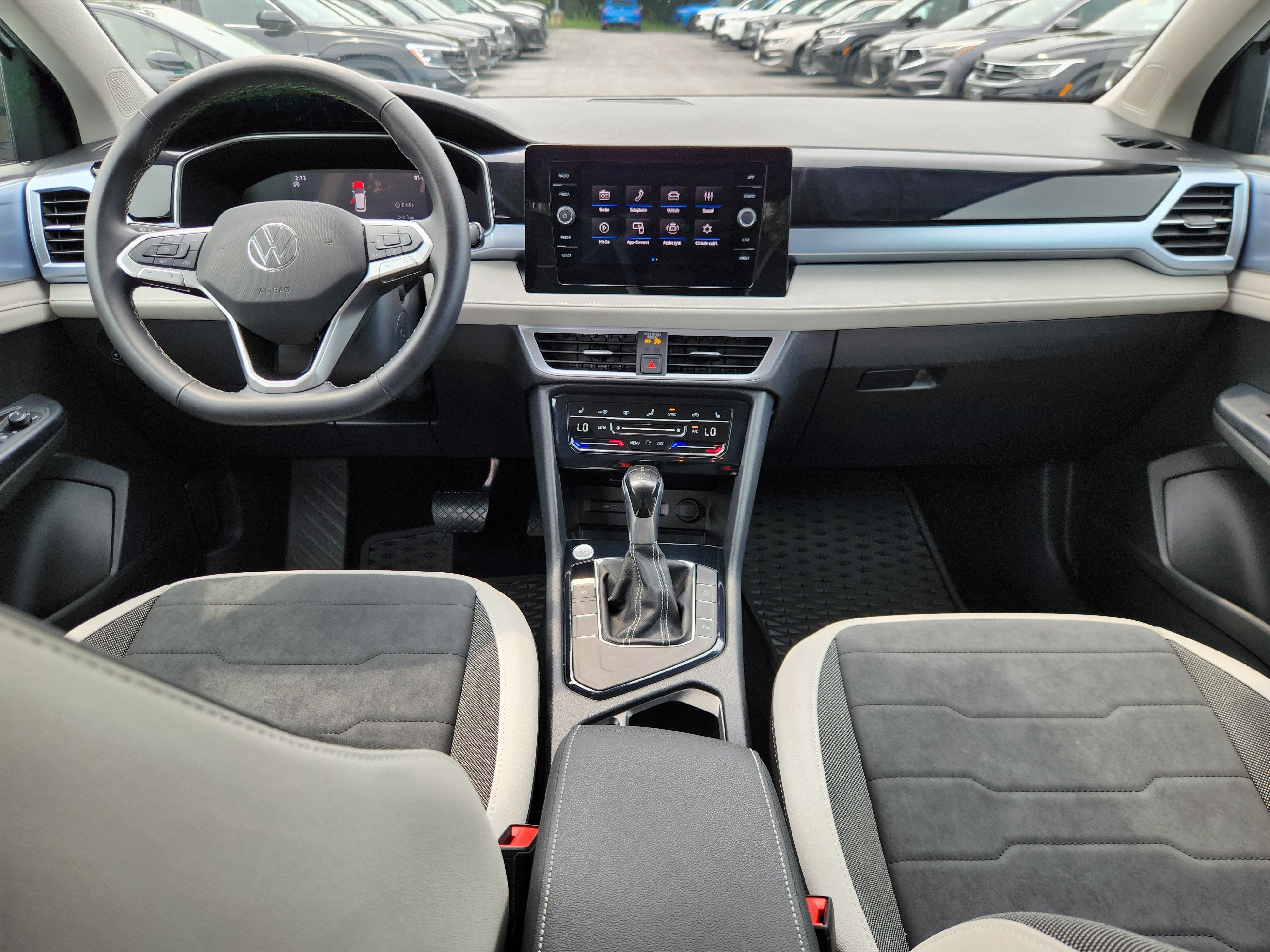 2025 Volkswagen Taos SE