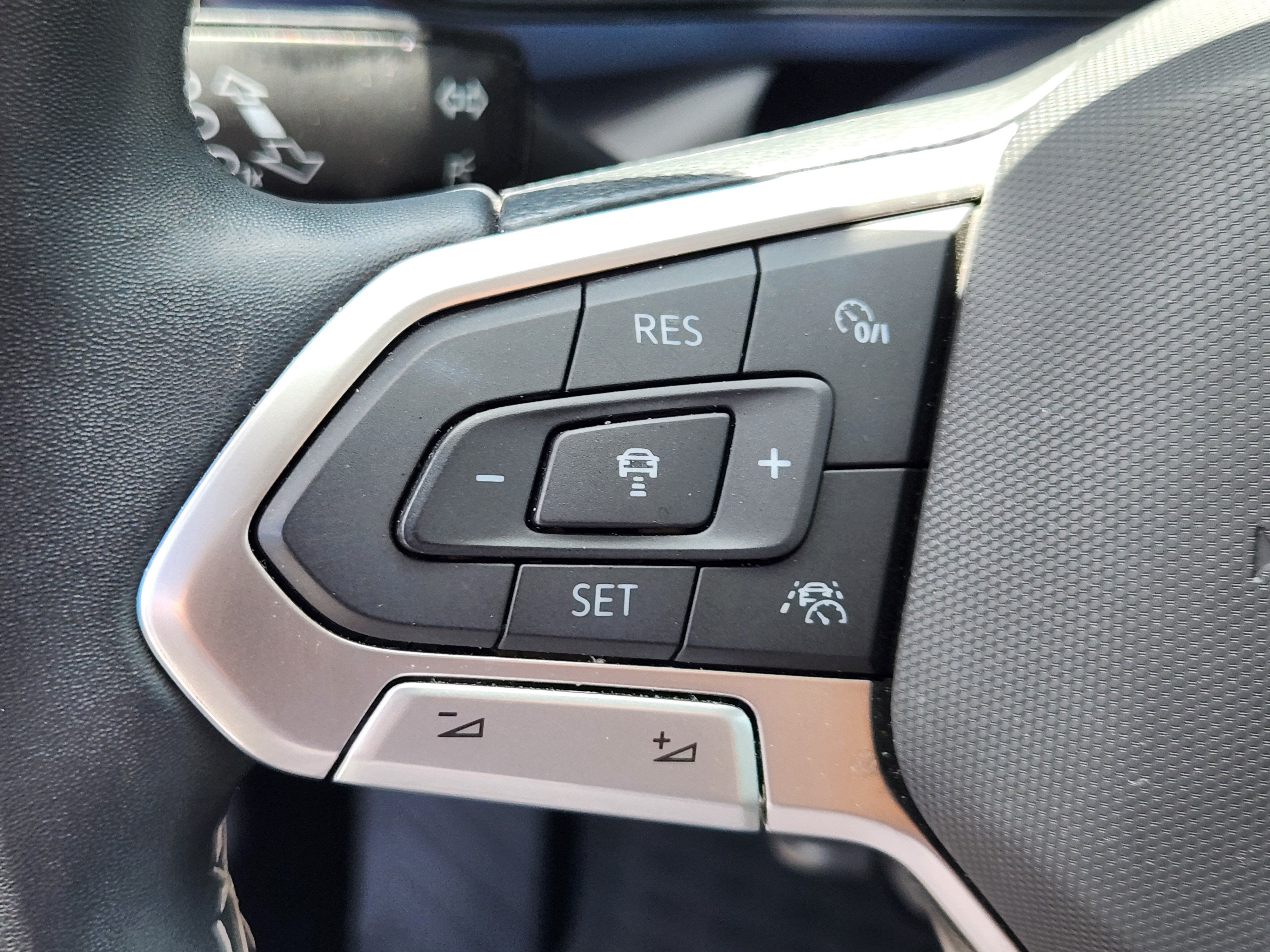 2023 Volkswagen Taos SE