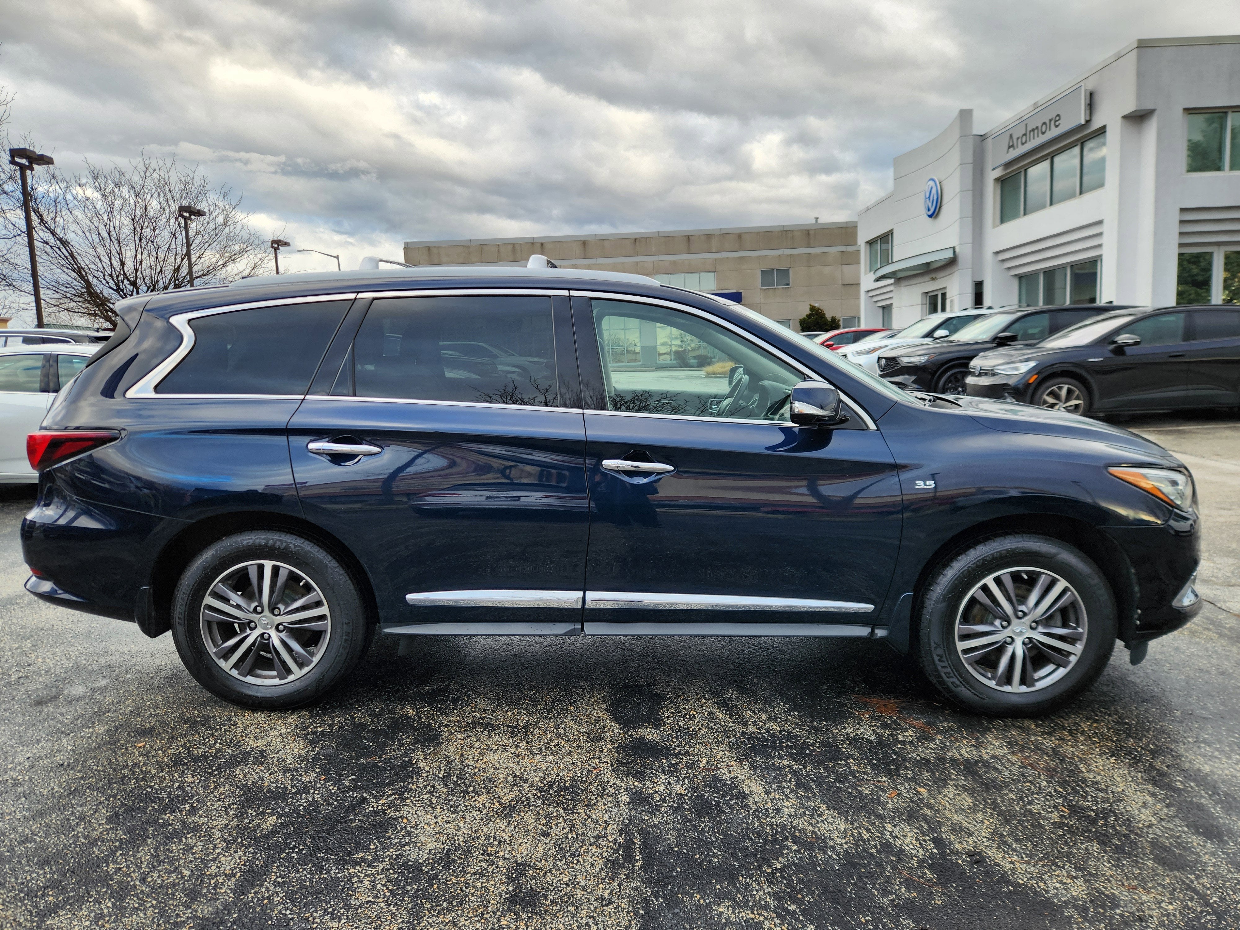 2017 INFINITI QX60 Base