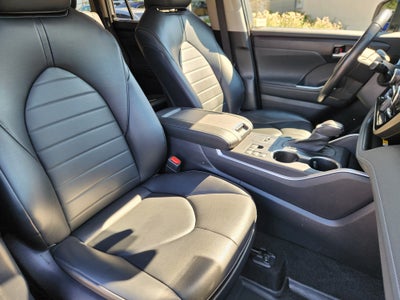 2023 Toyota Highlander Base