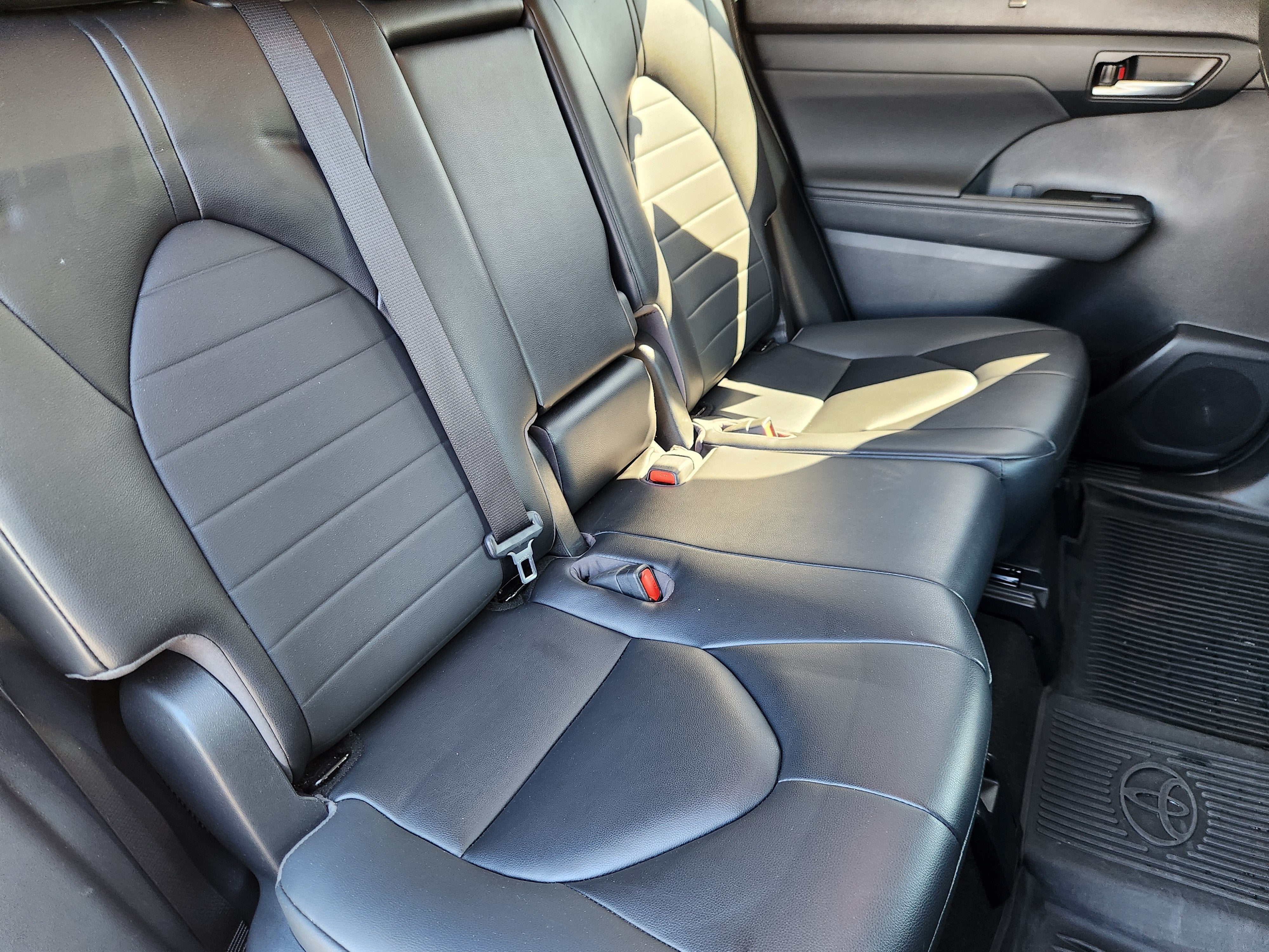 2023 Toyota Highlander Base