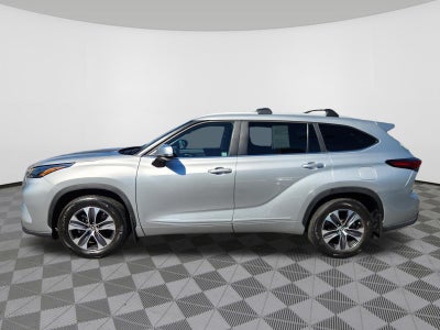 2023 Toyota Highlander Base