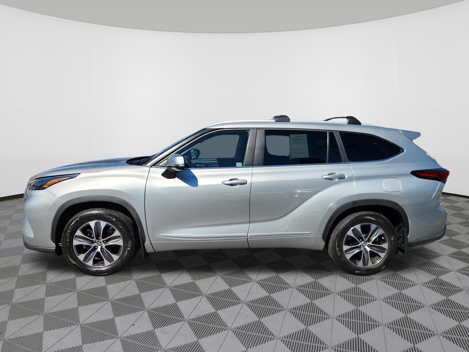 2023 Toyota Highlander Base