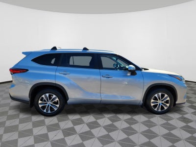 2023 Toyota Highlander Base