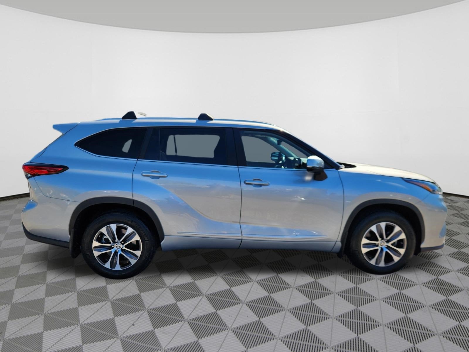 2023 Toyota Highlander Base