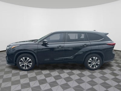 2023 Toyota Highlander Base