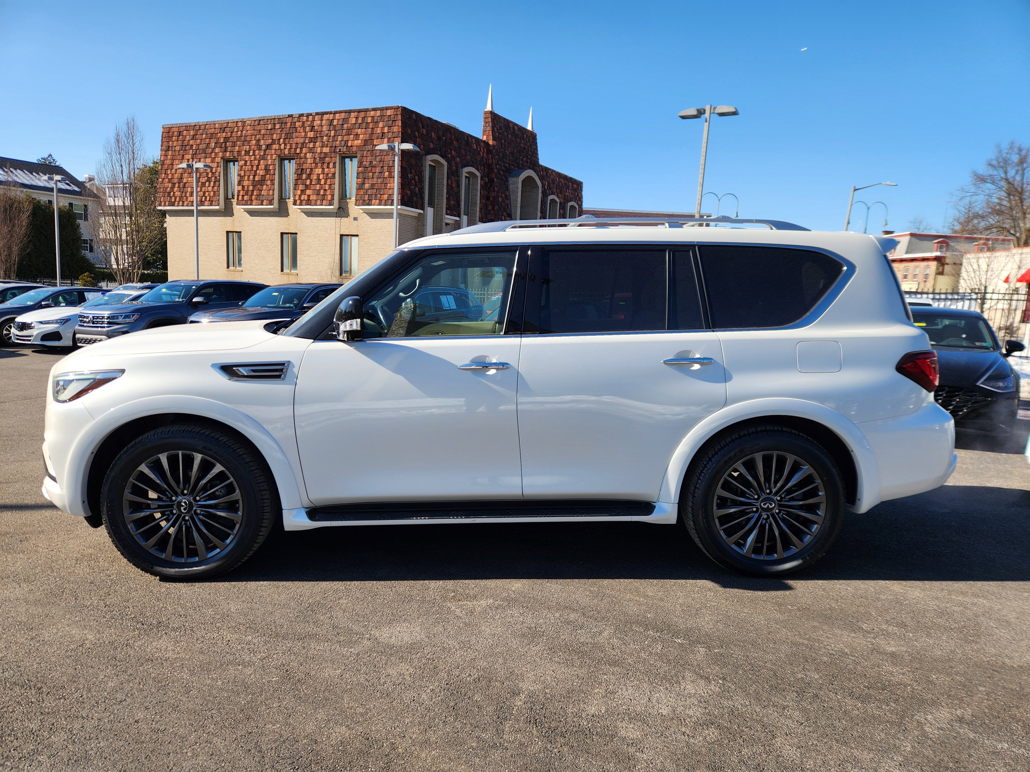 2024 INFINITI QX80 SENSORY