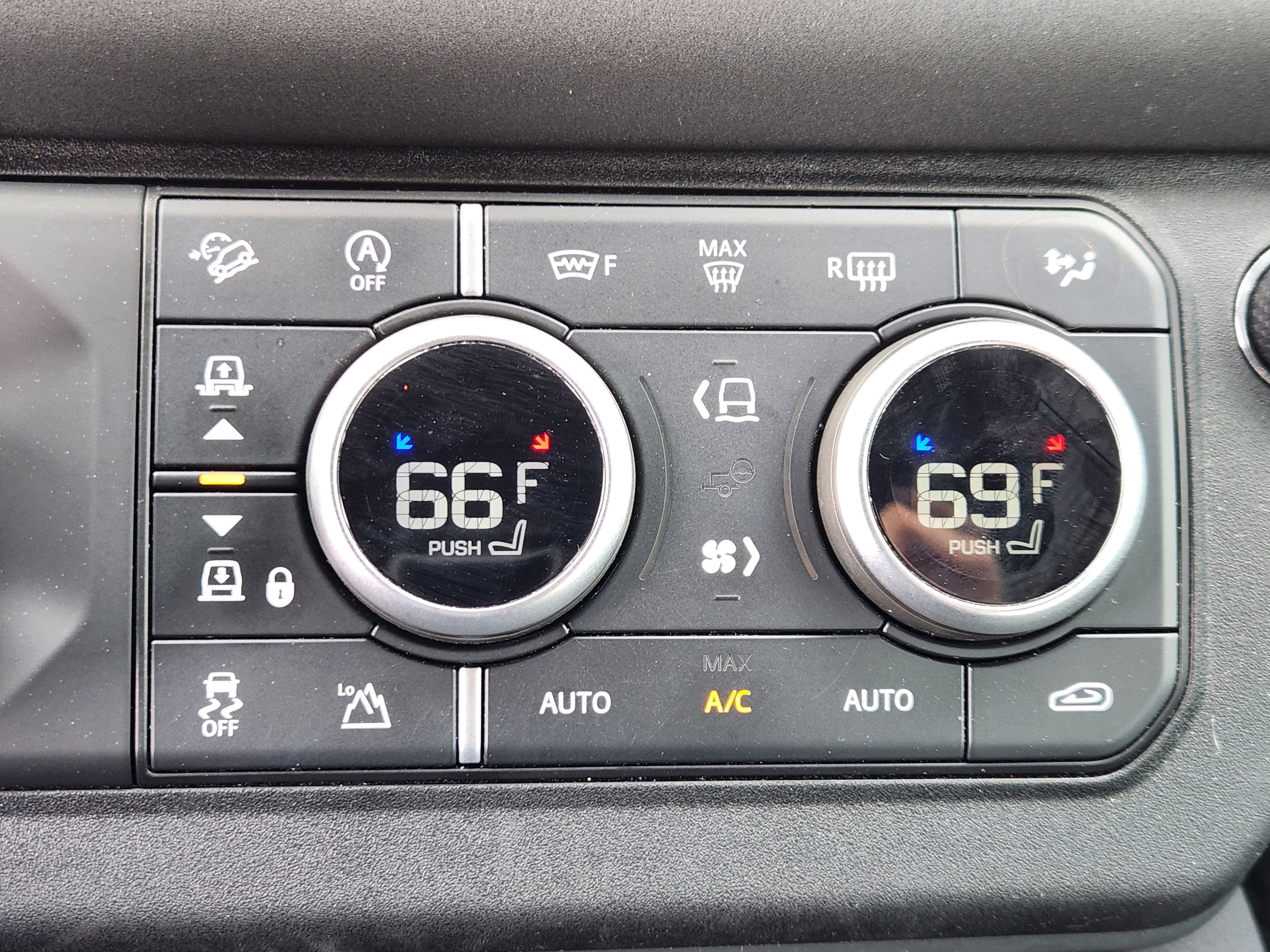 2023 Land Rover Defender X-Dynamic SE