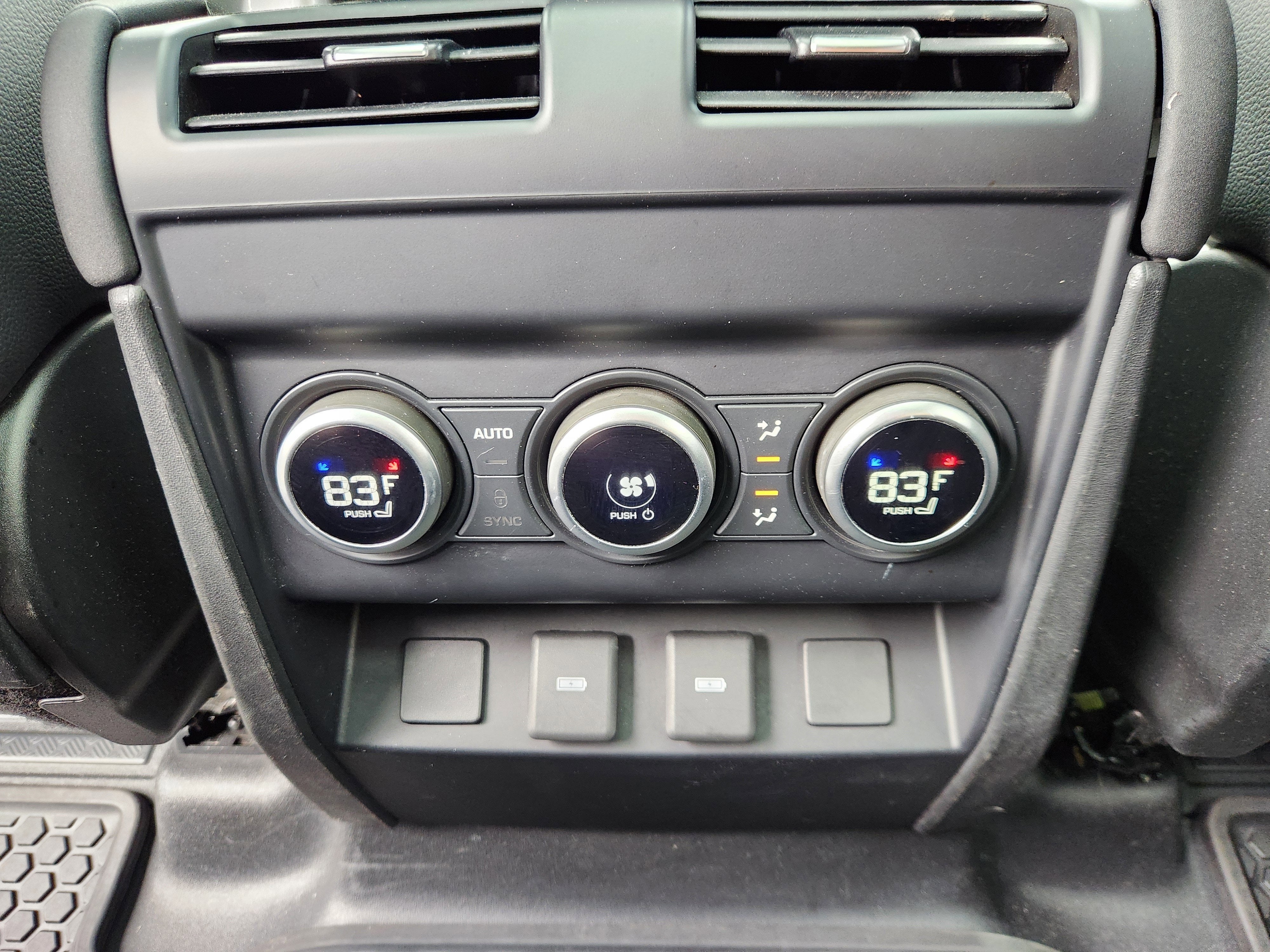 2023 Land Rover Defender X-Dynamic SE